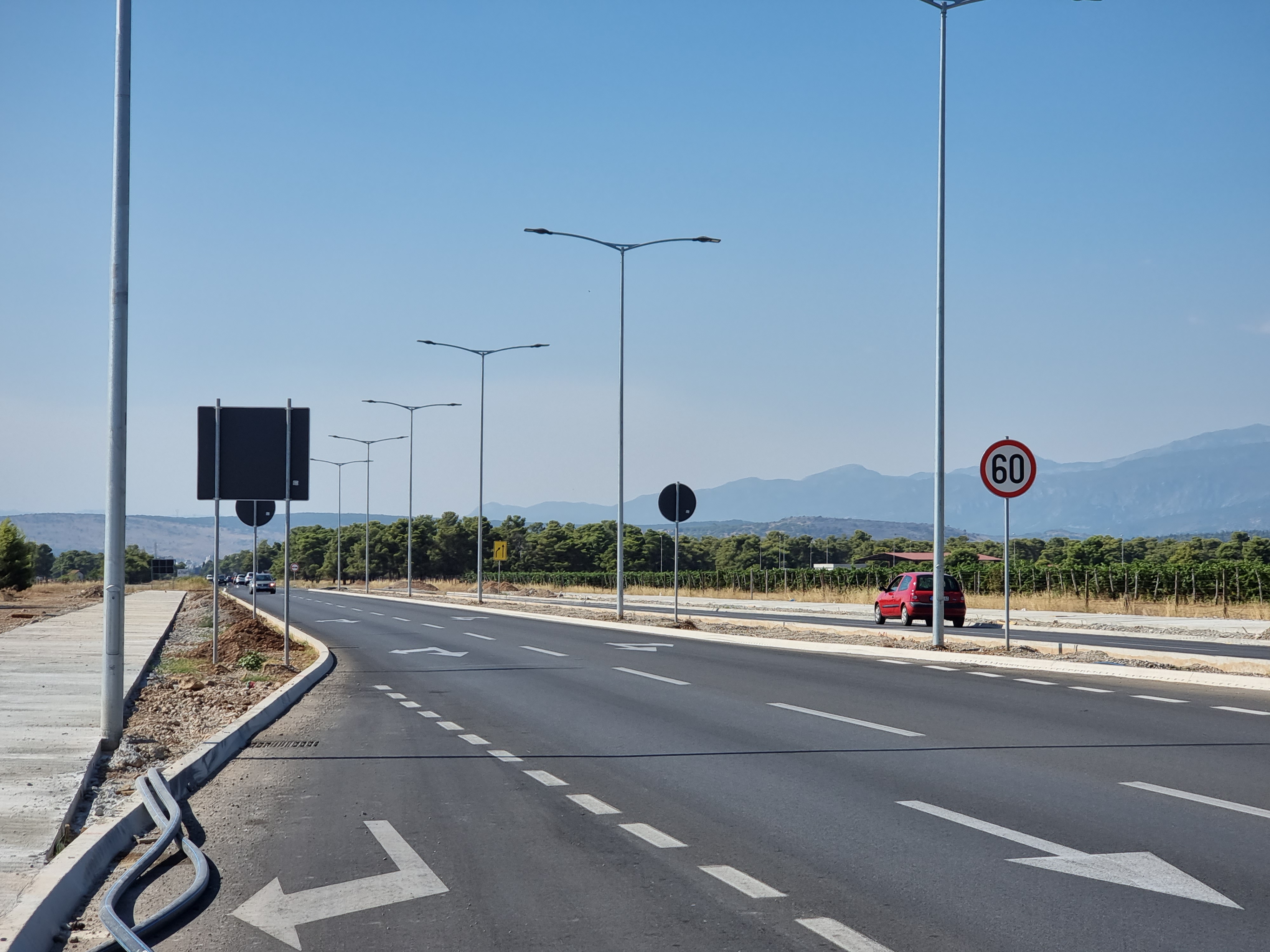 Nove površine za bicikliste i pješake na bulevaru prema Tuzima