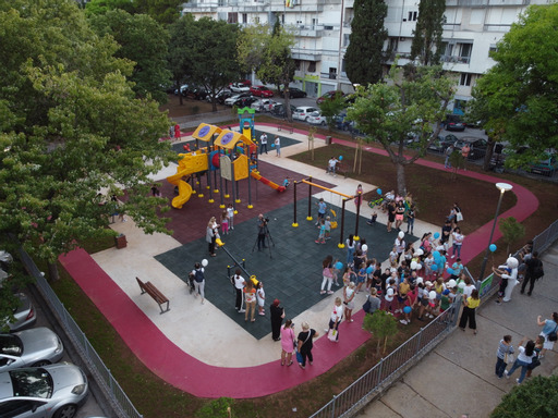 Kultno igralište u Moskovskoj ulici u novom sjaju dočekalo mališane