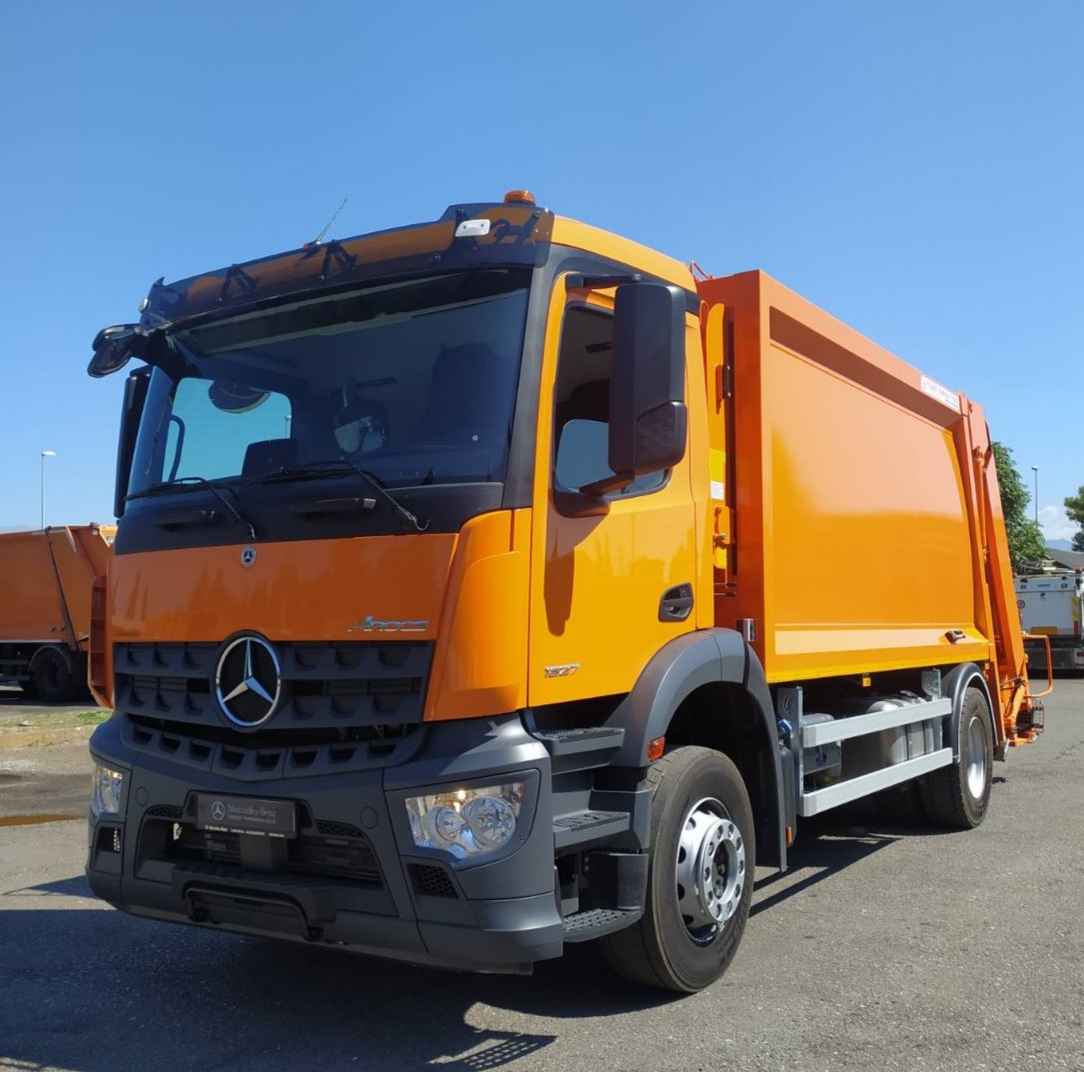 Čistoća nastavlja da ulaže u modernizaciju opreme; Izvršena nabavka još jednog komunalnog vozila za odvoz otpada