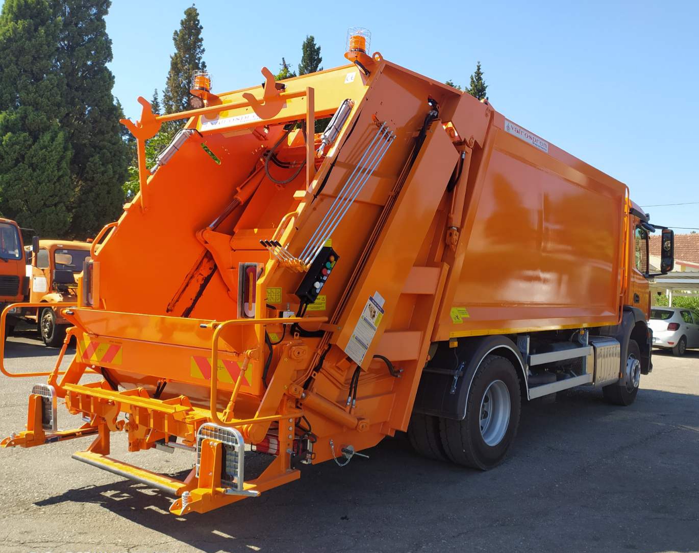 Čistoća nastavlja da ulaže u modernizaciju opreme; Izvršena nabavka još jednog komunalnog vozila za odvoz otpada