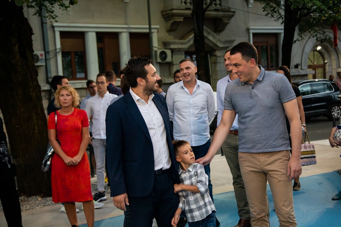 Nastavlja se uređenje centra grada; Dvorište i okolina OŠ Savo Pejanović dobili novi izgled