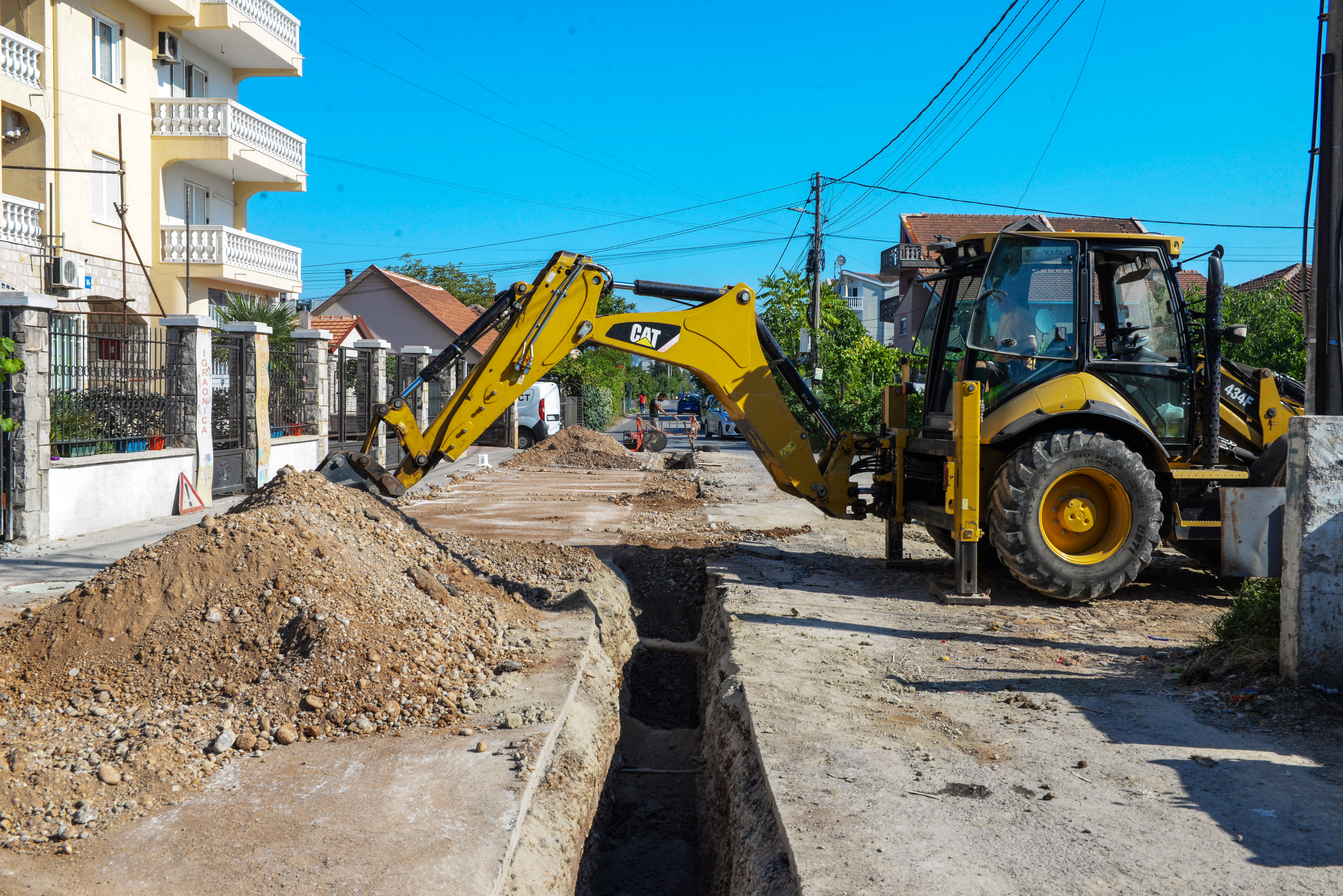 Počeli radovi na izgradnji fekalne kanalizacije u Ulici Miladina Popovića