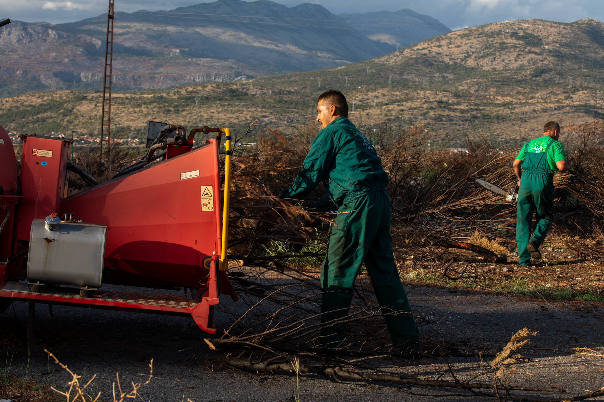 Uspješno realizovana prva akcija čišćenja nakon velikog požara:  Više stotina ljudi iskazalo ljubav prema Gorici