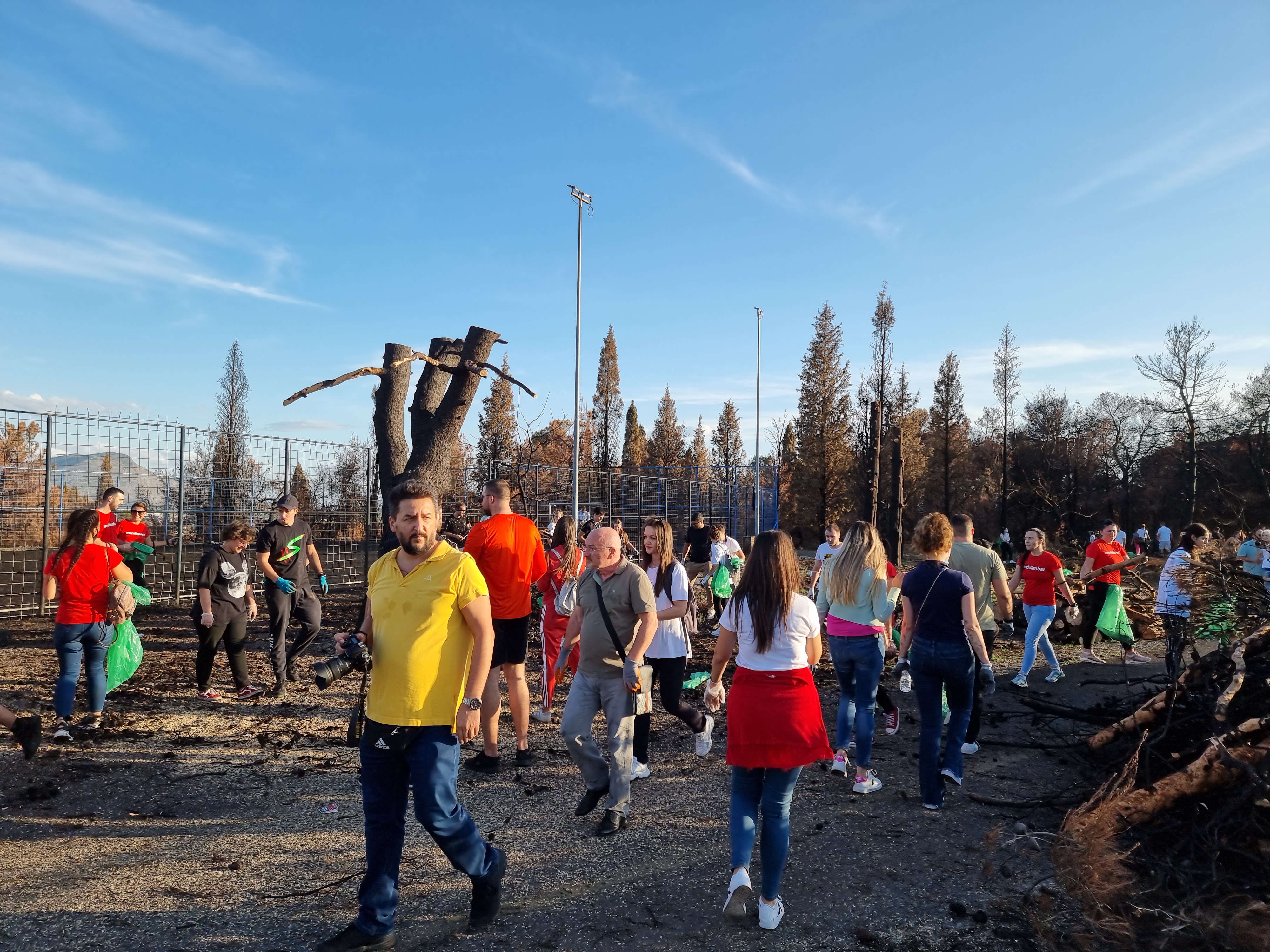 Uspješno realizovana prva akcija čišćenja nakon velikog požara:  Više stotina ljudi iskazalo ljubav prema Gorici