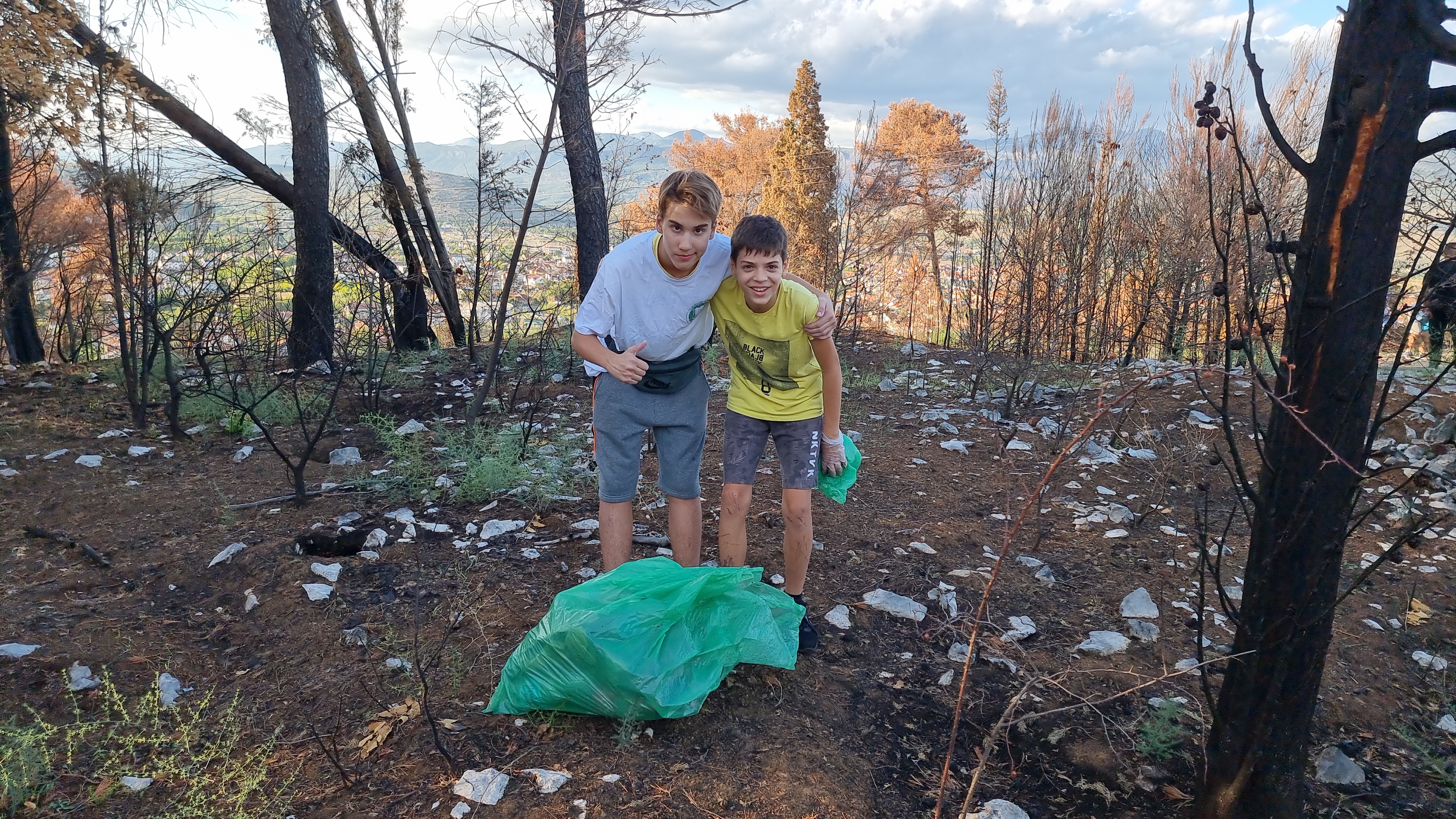 Uspješno realizovana prva akcija čišćenja nakon velikog požara:  Više stotina ljudi iskazalo ljubav prema Gorici