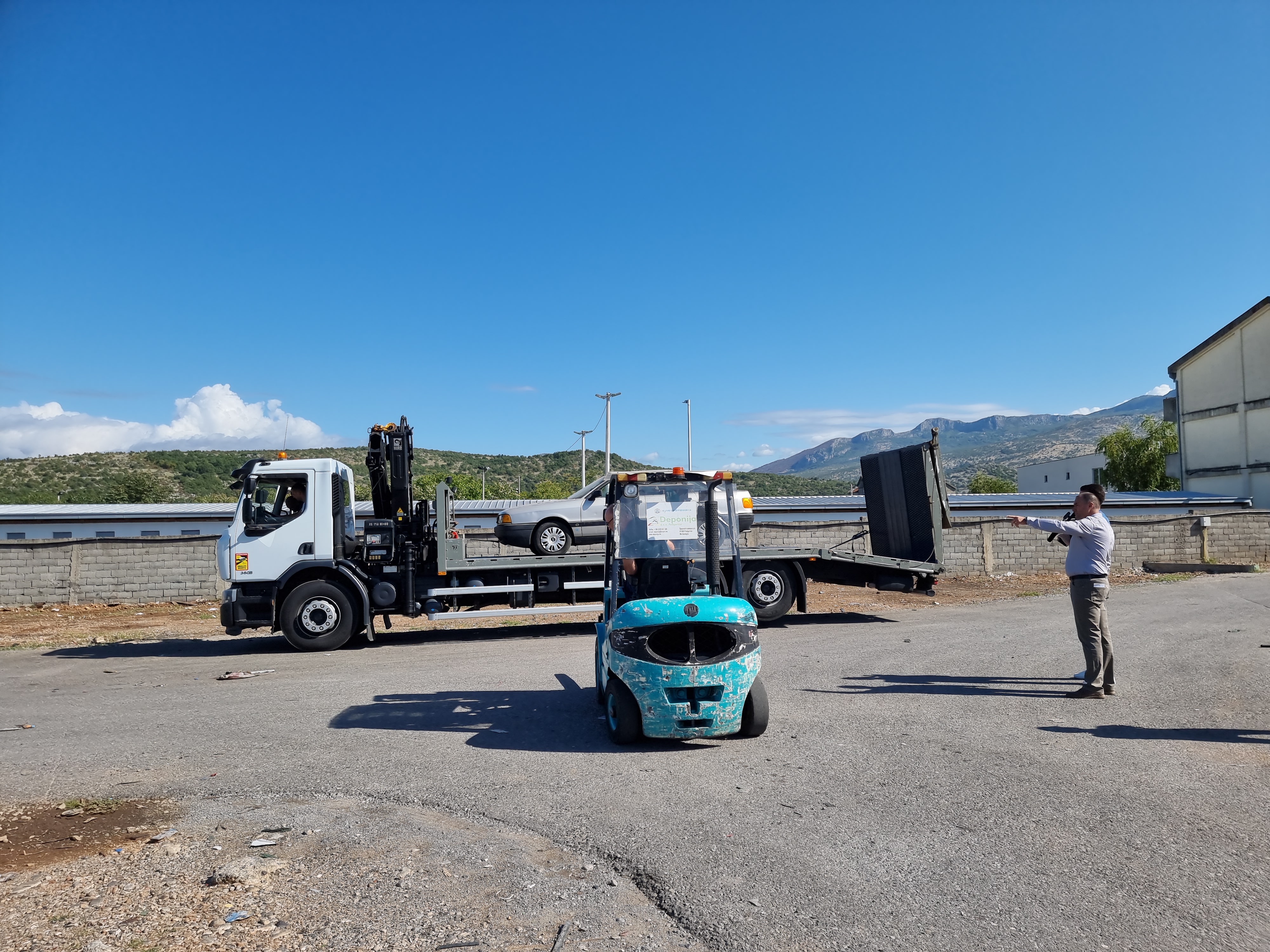 Značajno unaprijeđen vozni park Deponije; Novo specijalno vozilo propisno će uklanjati otpadne automobile