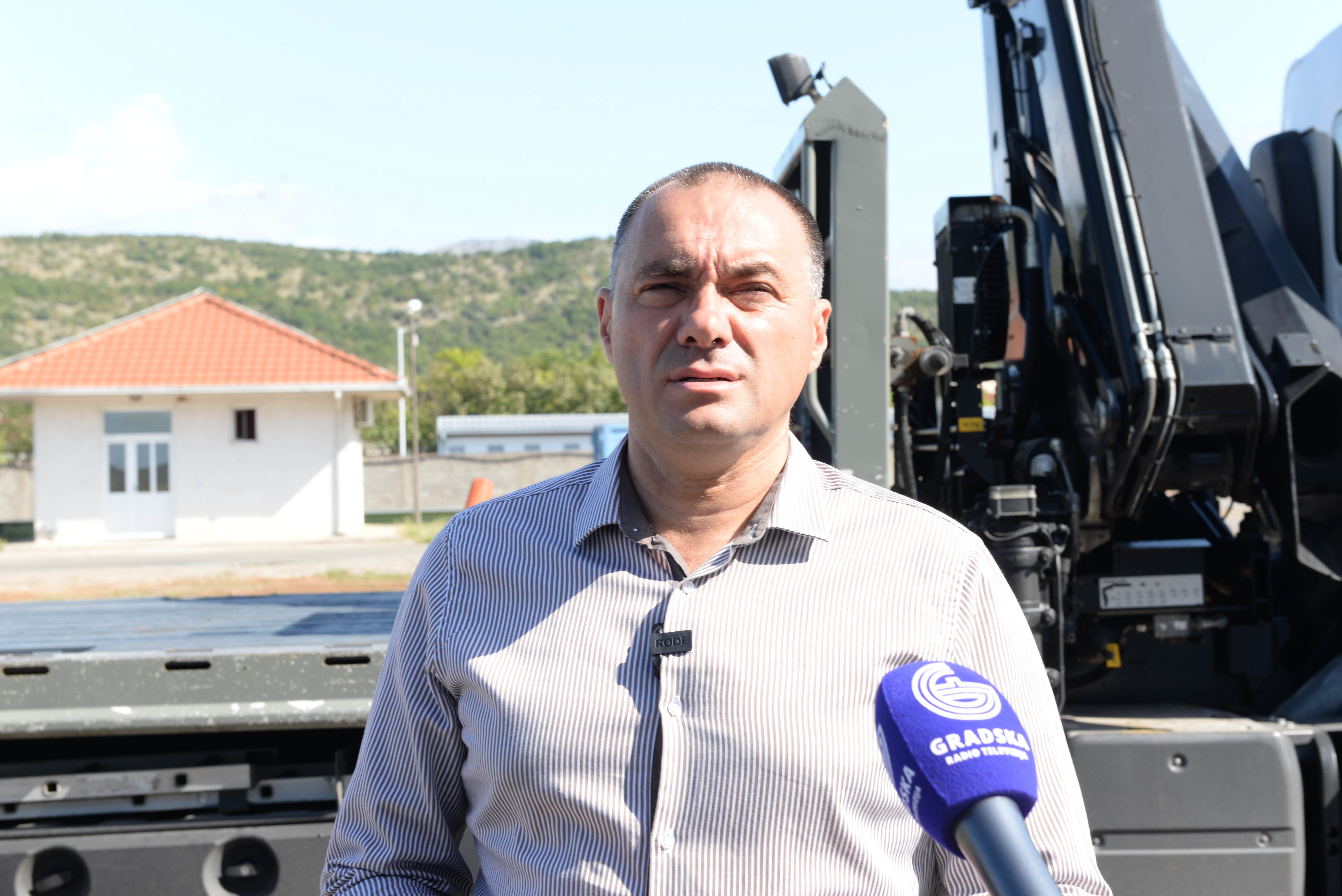 Značajno unaprijeđen vozni park Deponije; Novo specijalno vozilo propisno će uklanjati otpadne automobile