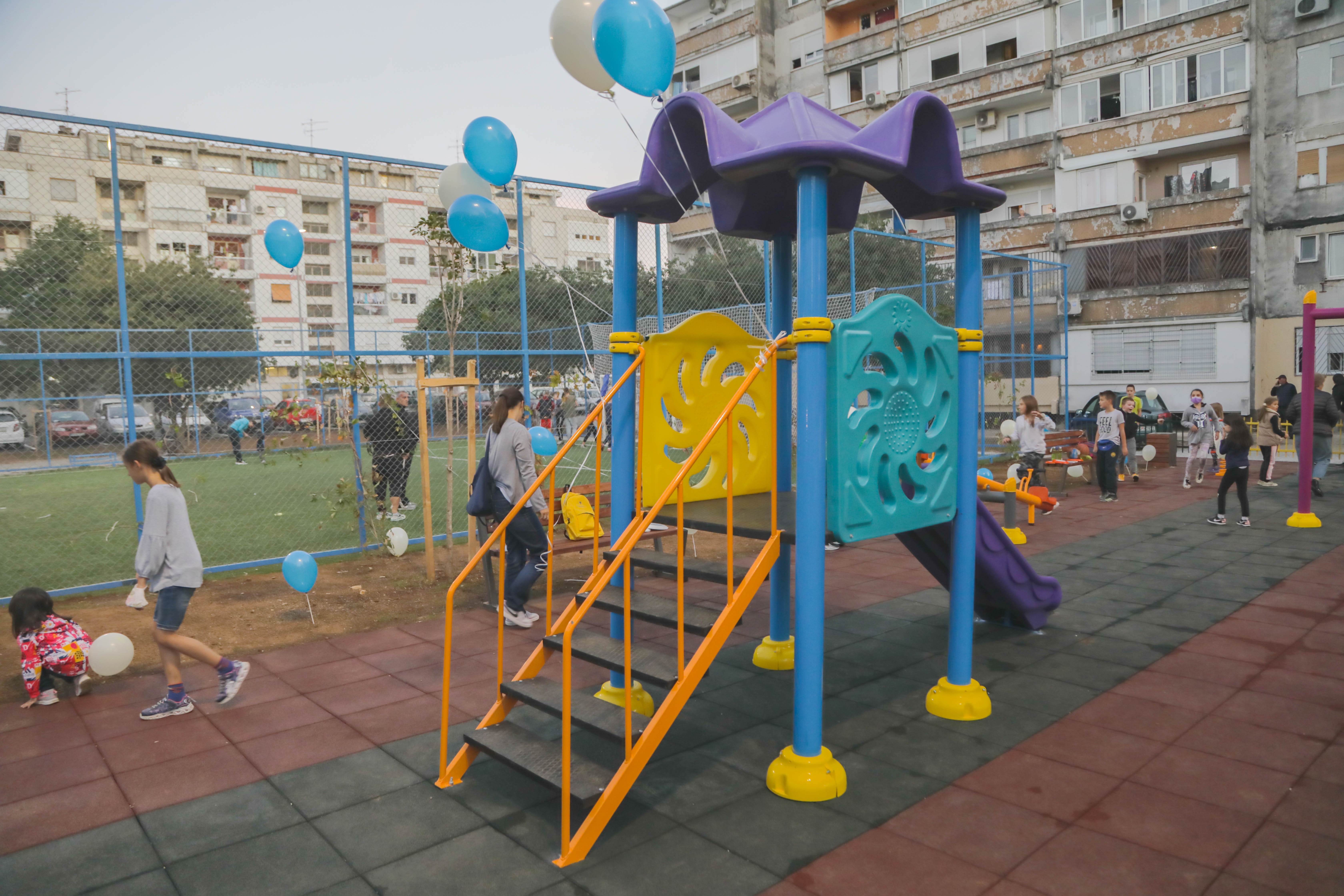 Kultni kvart u Ulici Mitra Bakića dobio nove sportske terene i parking; Otvoreno 30. dječije igralište u Podgorici