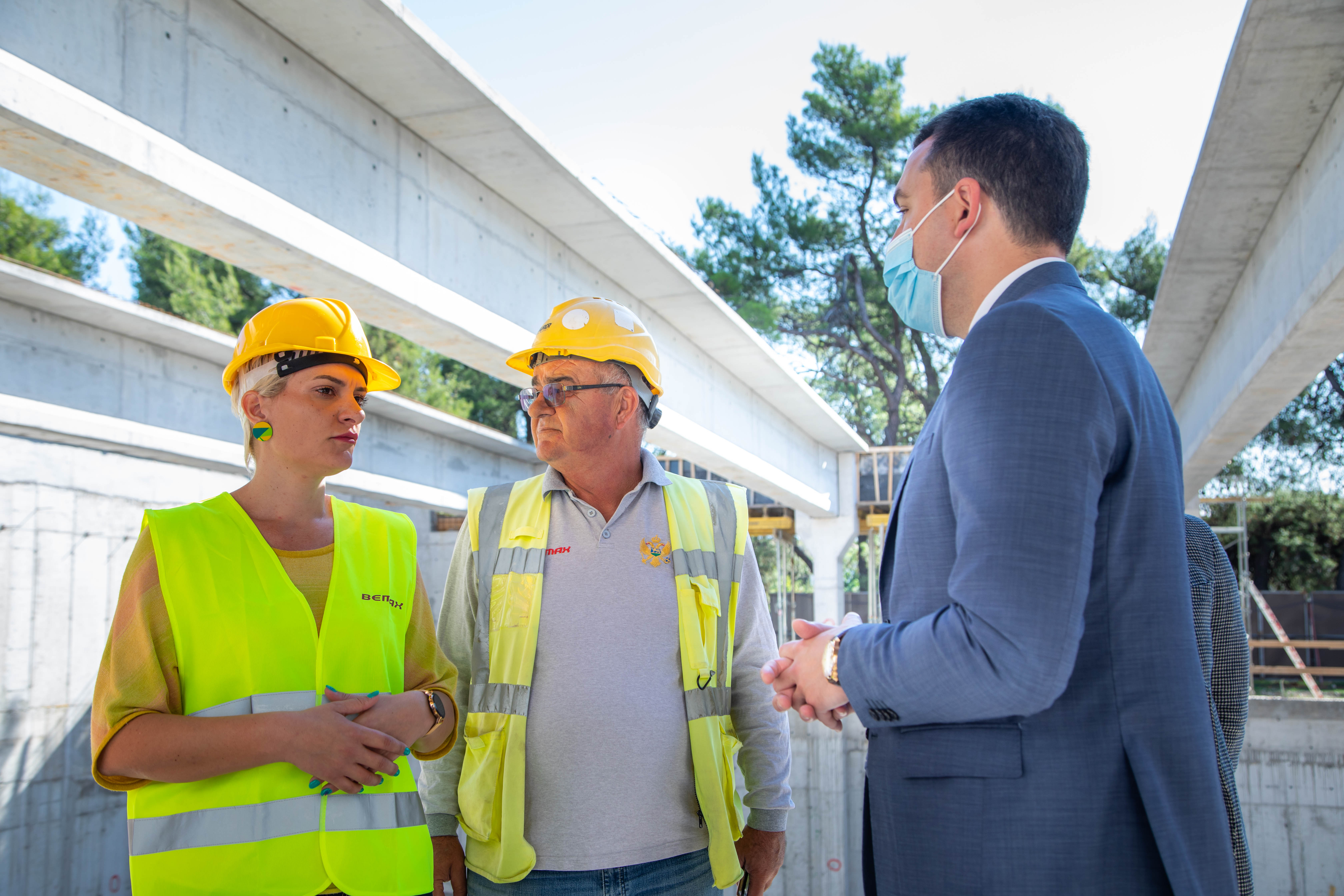 Vuković obišao radove na izgradnji škole u Tološima; Nakon više decenija učenici će naredne godine pohađati nastavu u svom naselju