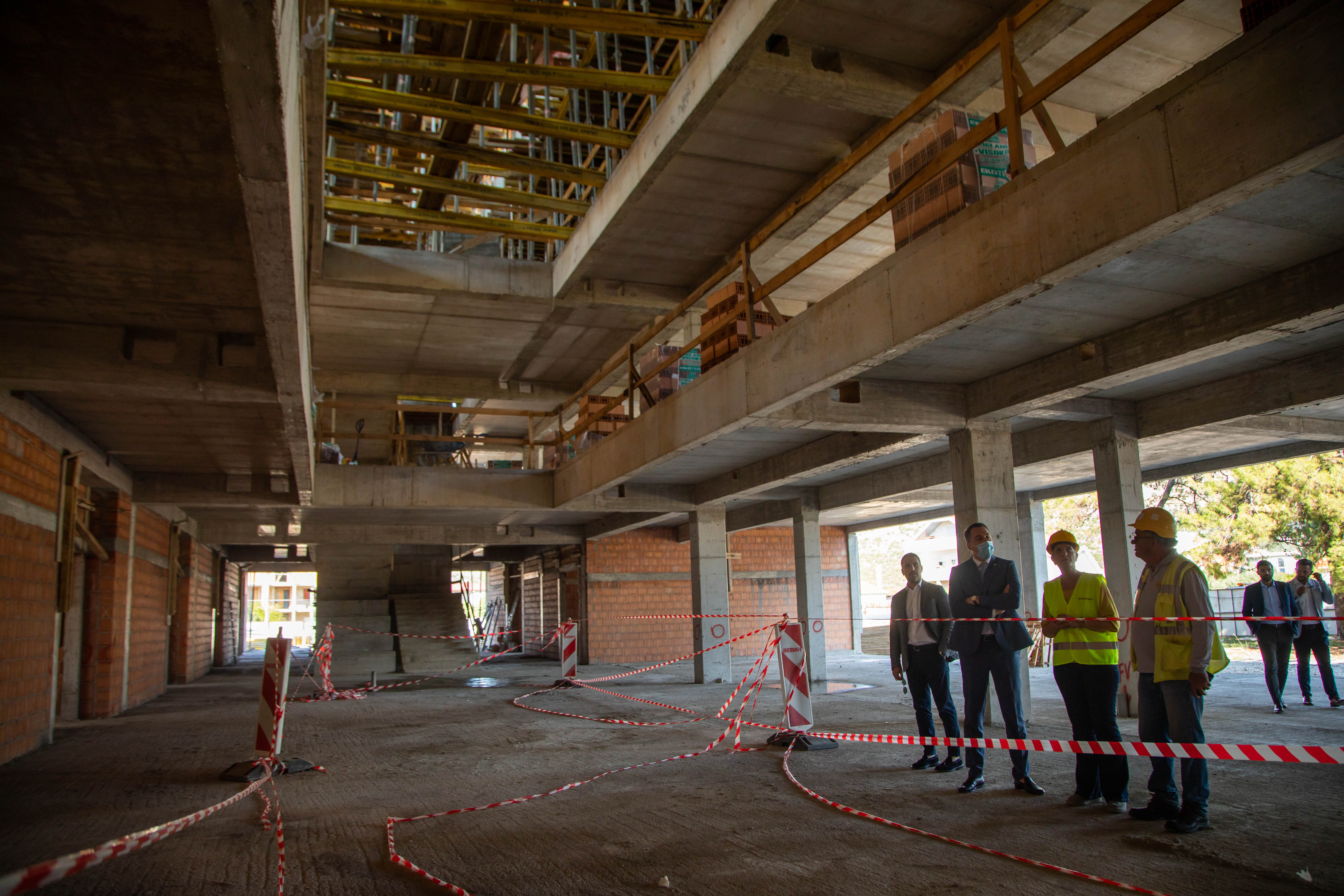 Vuković obišao radove na izgradnji škole u Tološima; Nakon više decenija učenici će naredne godine pohađati nastavu u svom naselju