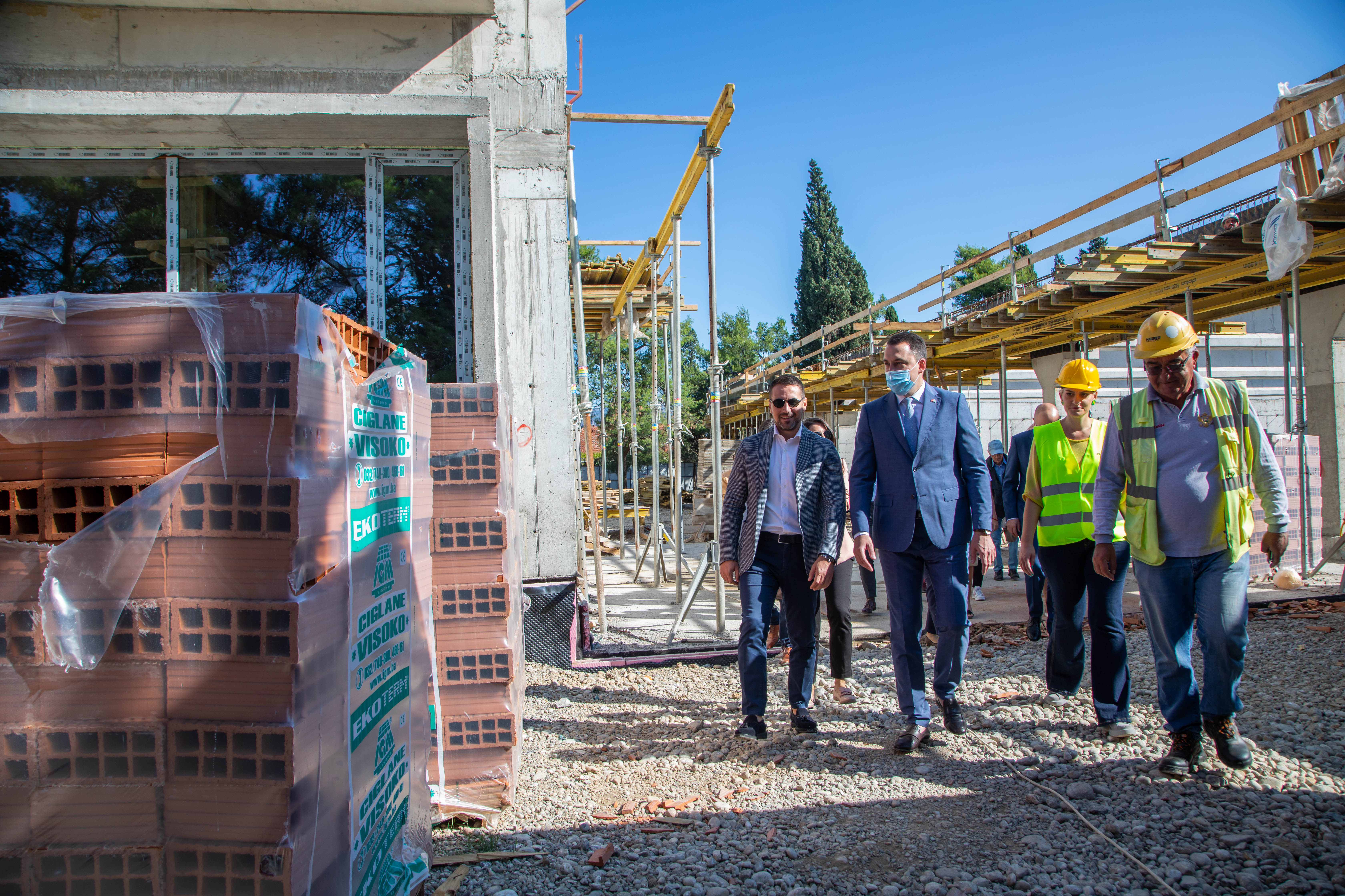 Vuković obišao radove na izgradnji škole u Tološima; Nakon više decenija učenici će naredne godine pohađati nastavu u svom naselju