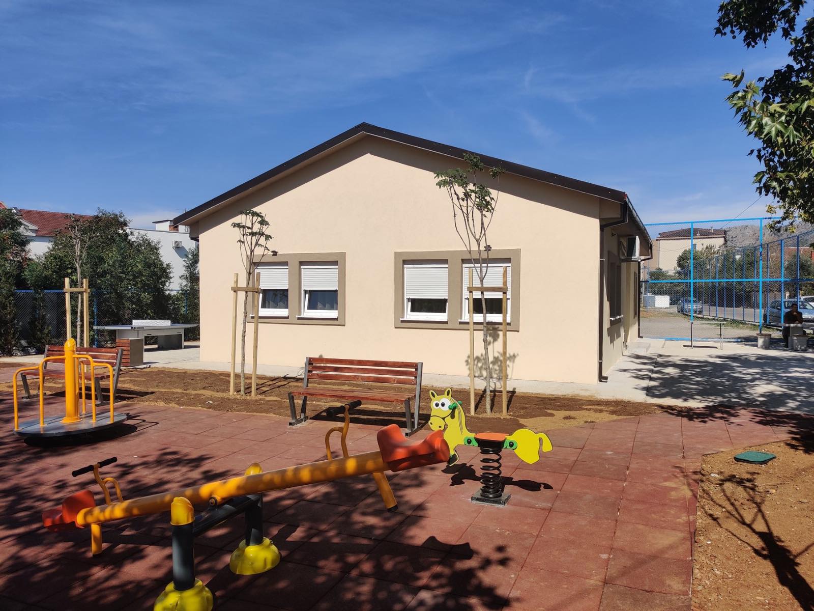 Završeno uređenje objekta MZ "Masline" i temeljna rekonstrukcija dječijeg igrališta