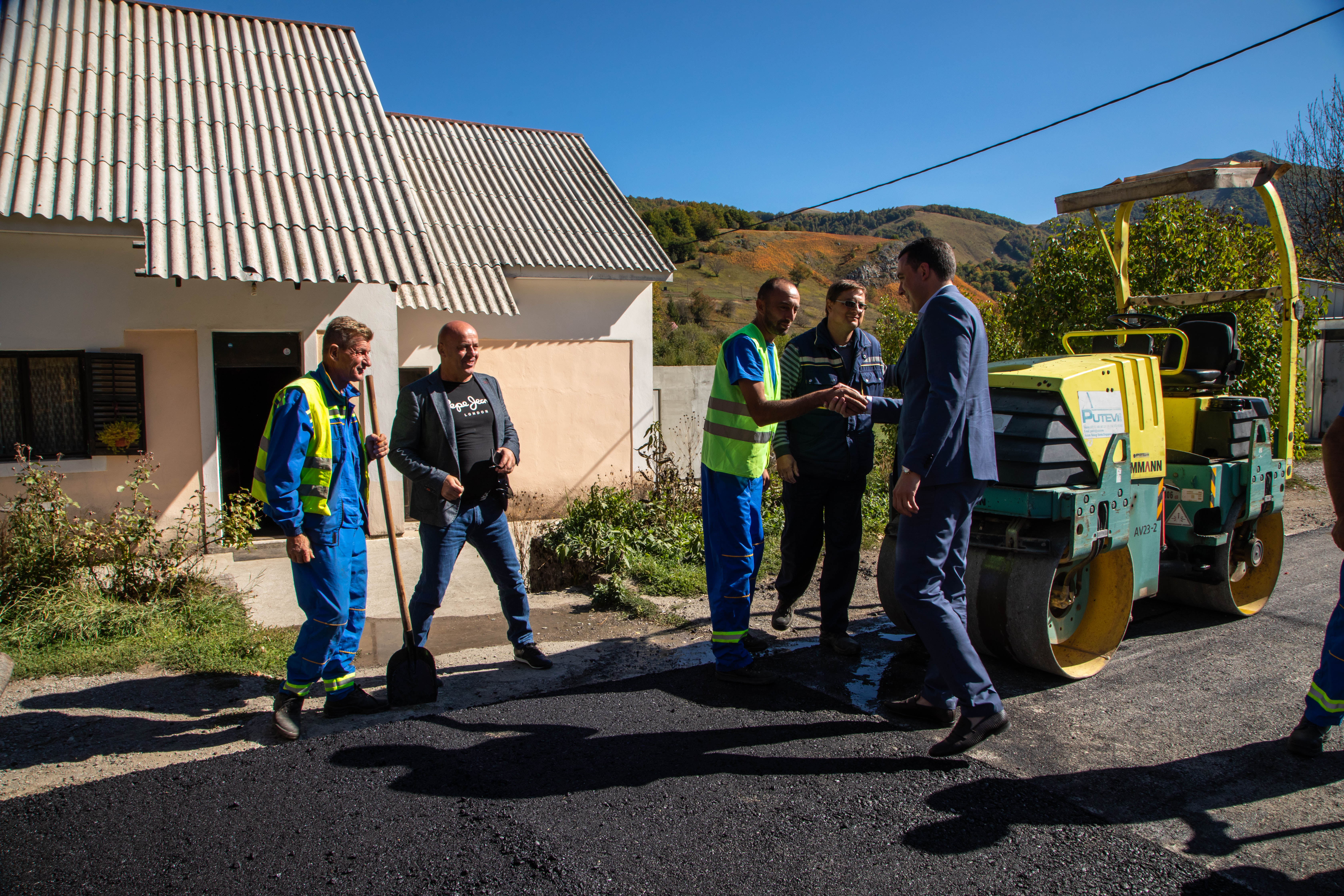 Vuković obišao Verušu; Građani nakon više decenija dobili adekvatnu putnu infrastrukturu