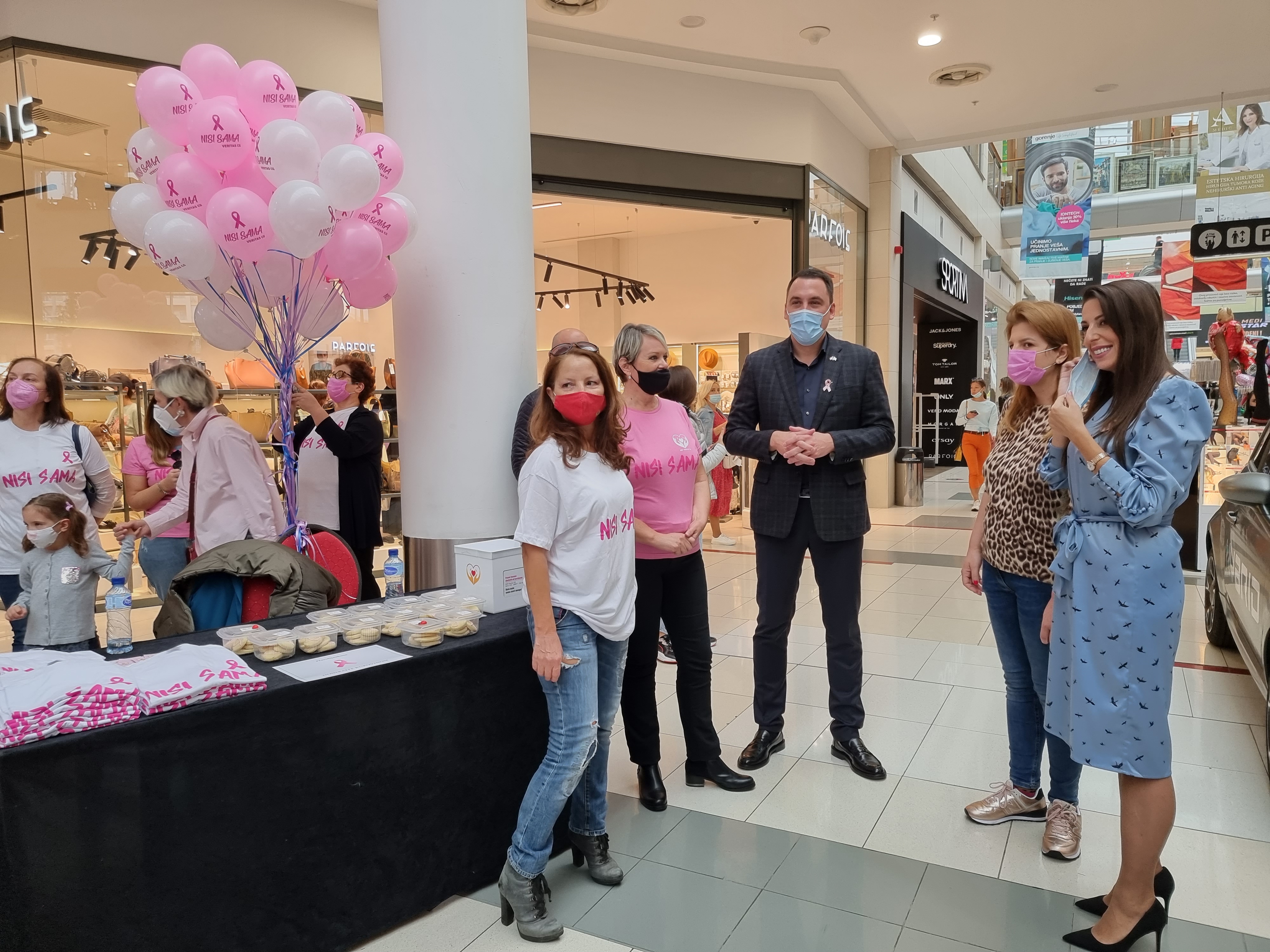 Brojnim aktivnostima i pokretanjem novog socijalnog servisa Glavni grad obilježio mjesec borbe protiv karcinoma dojke; Nisi sama!