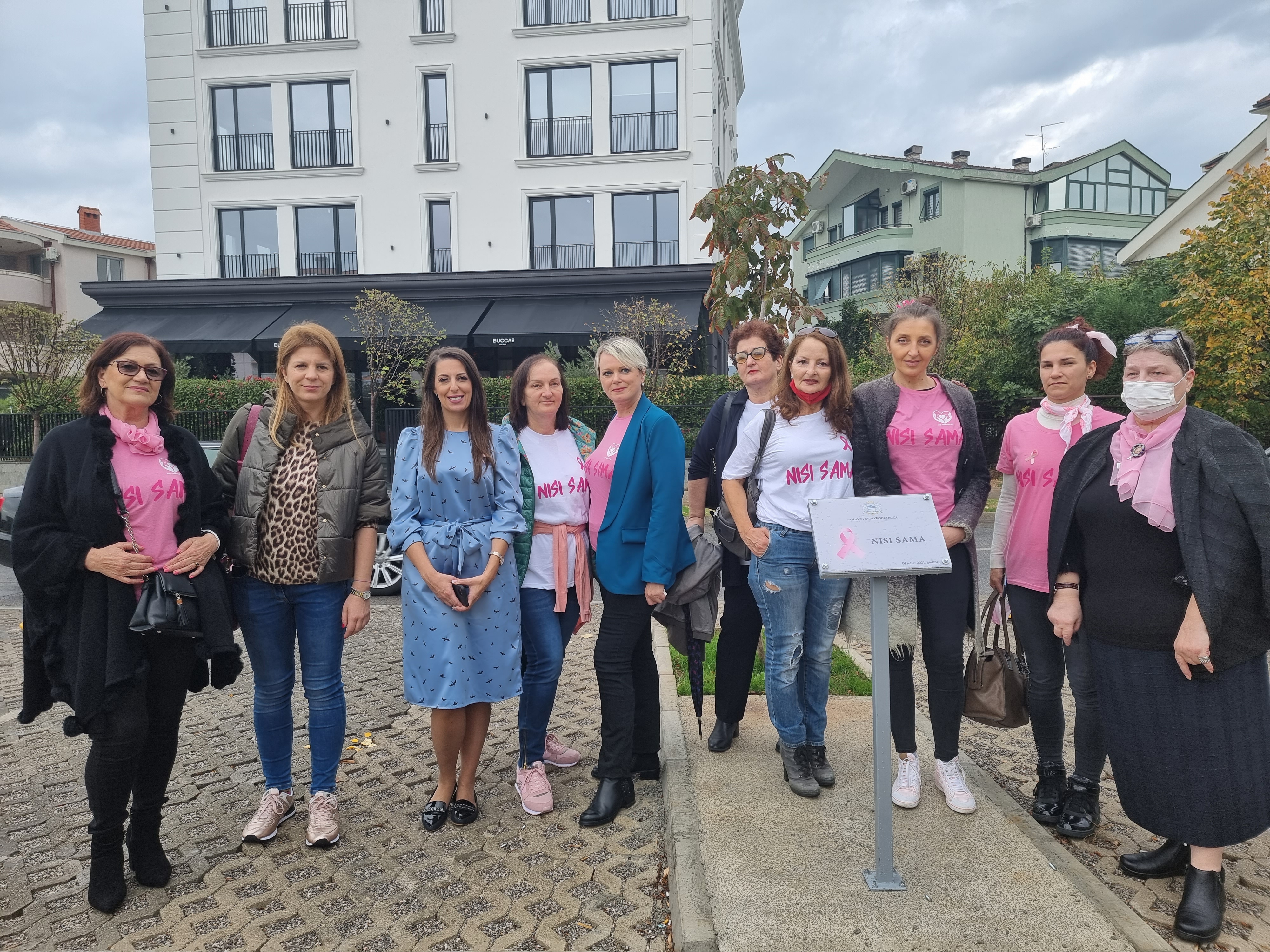 Brojnim aktivnostima i pokretanjem novog socijalnog servisa Glavni grad obilježio mjesec borbe protiv karcinoma dojke; Nisi sama!