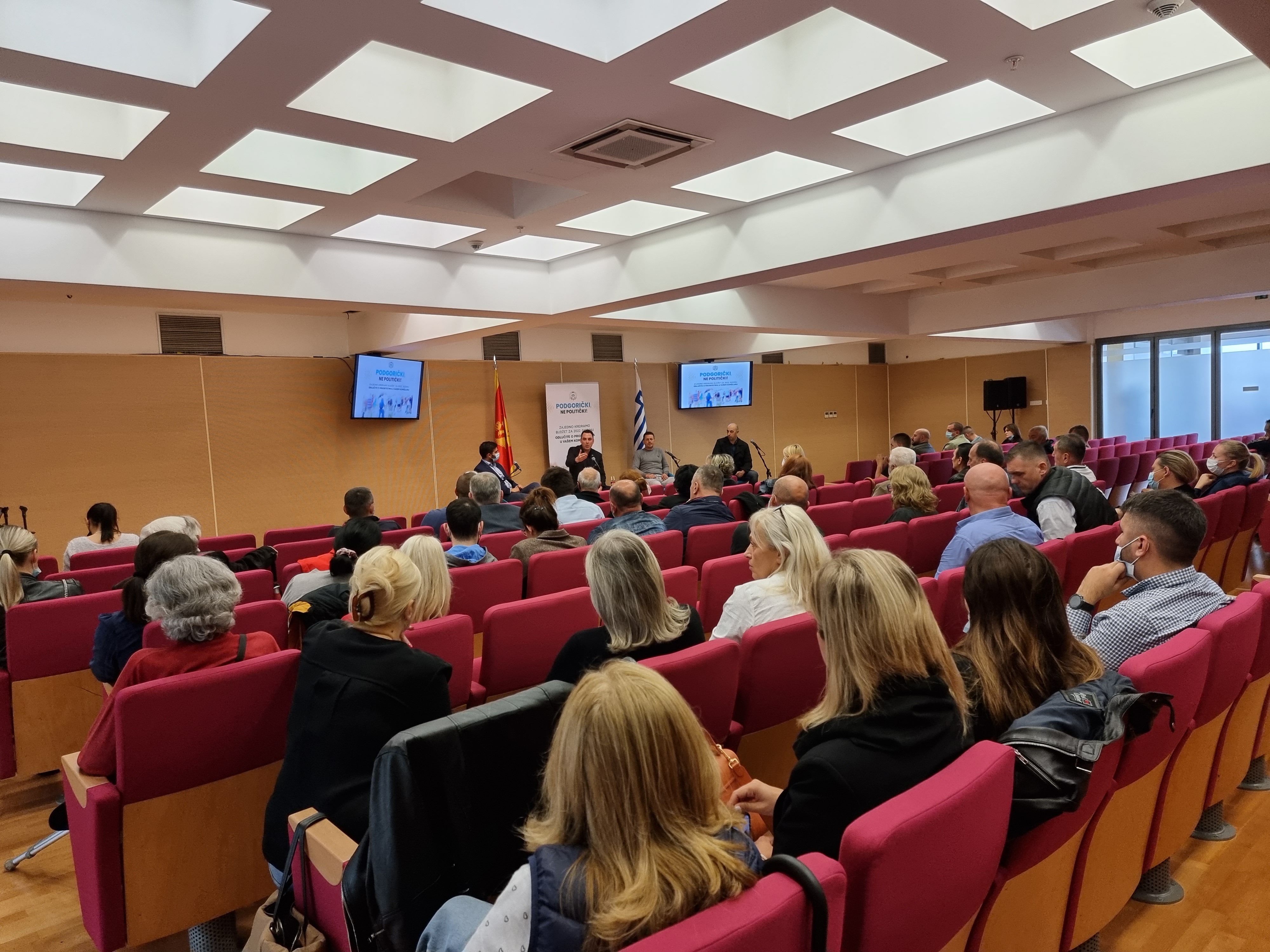 Vuković sa stanovnicima centra grada; Podsjetio na ulaganja vrijedna 13 miliona eura i najavio nove projekte