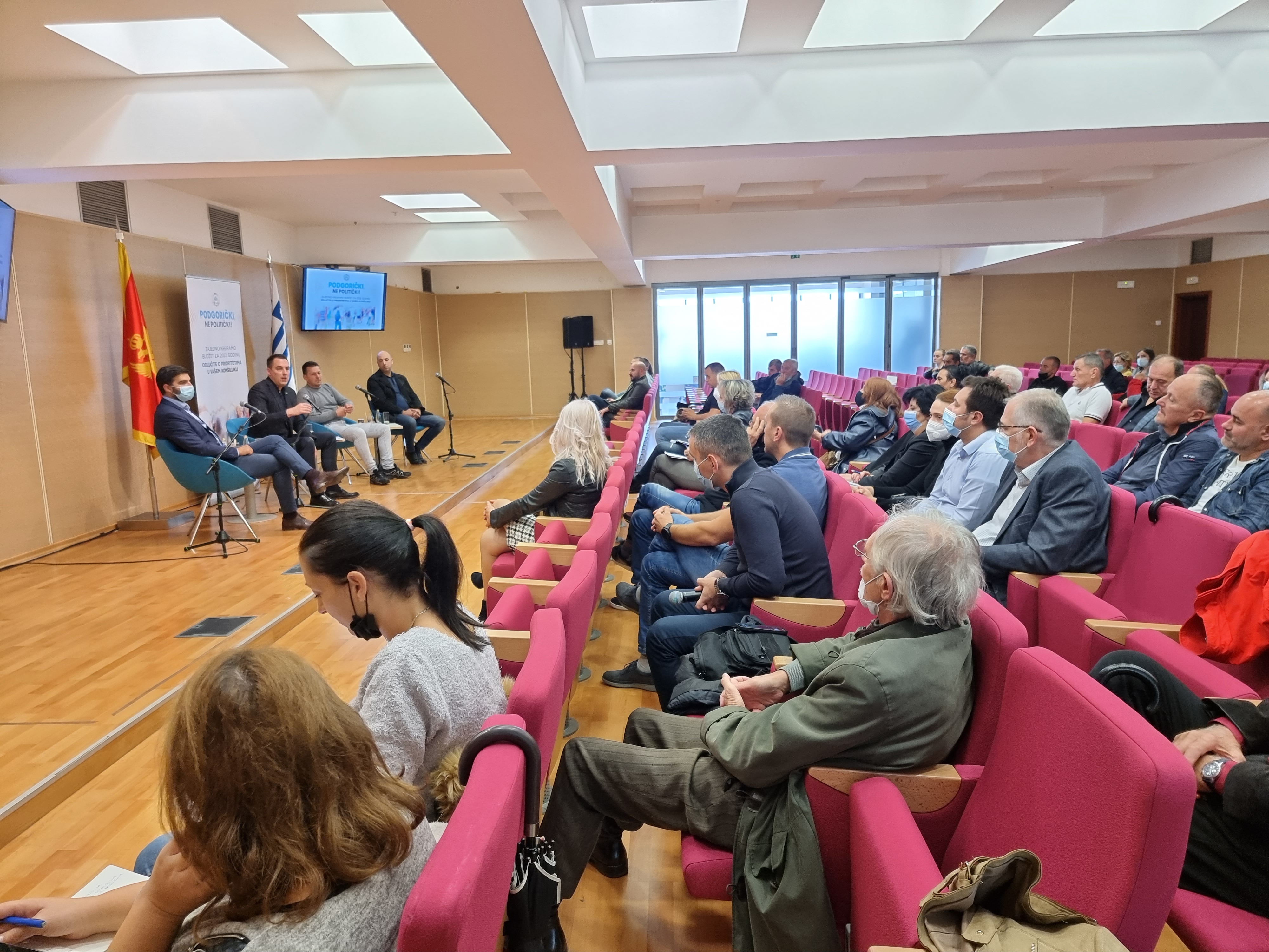 Vuković sa stanovnicima centra grada; Podsjetio na ulaganja vrijedna 13 miliona eura i najavio nove projekte