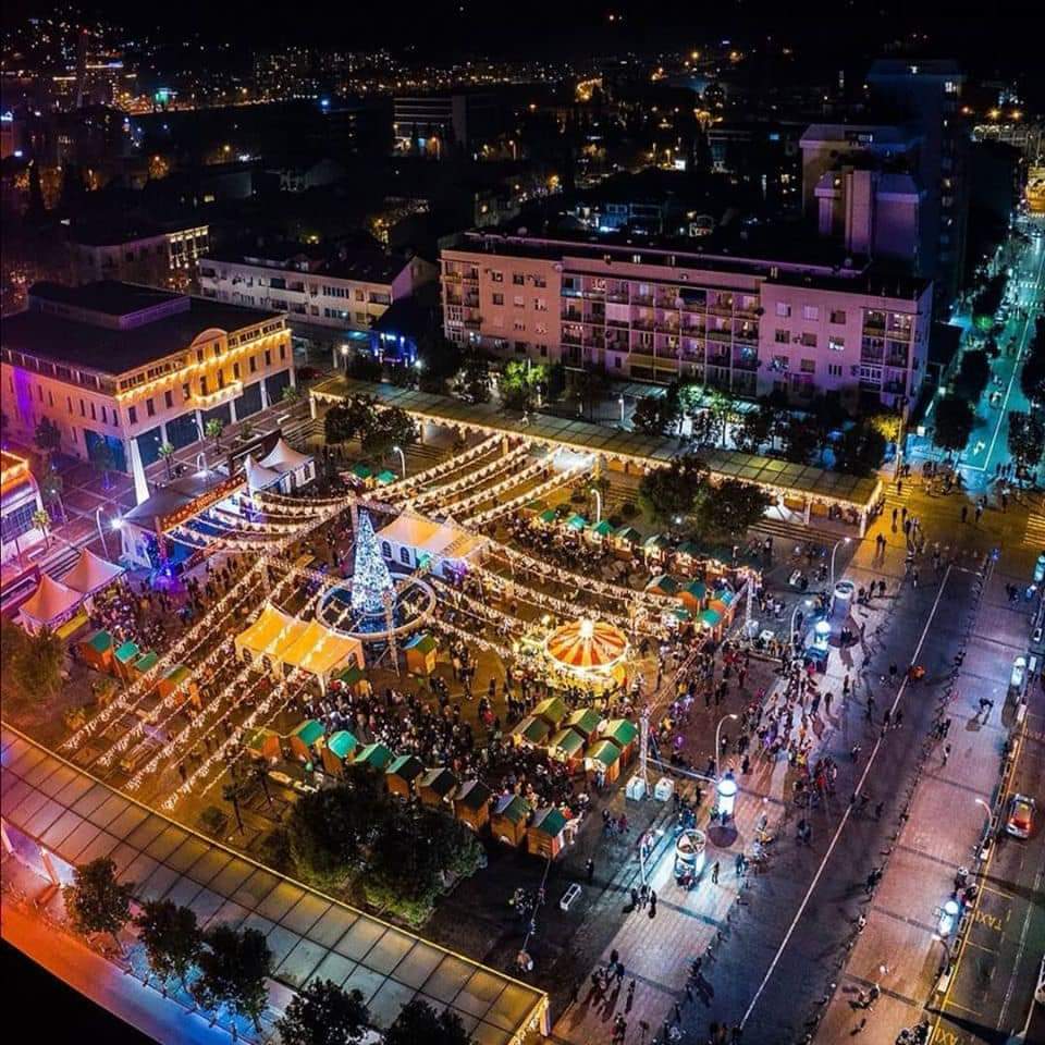 Počelo novogodišnje ukrašavanje grada; Novi ukrasi za podgoričke ulice