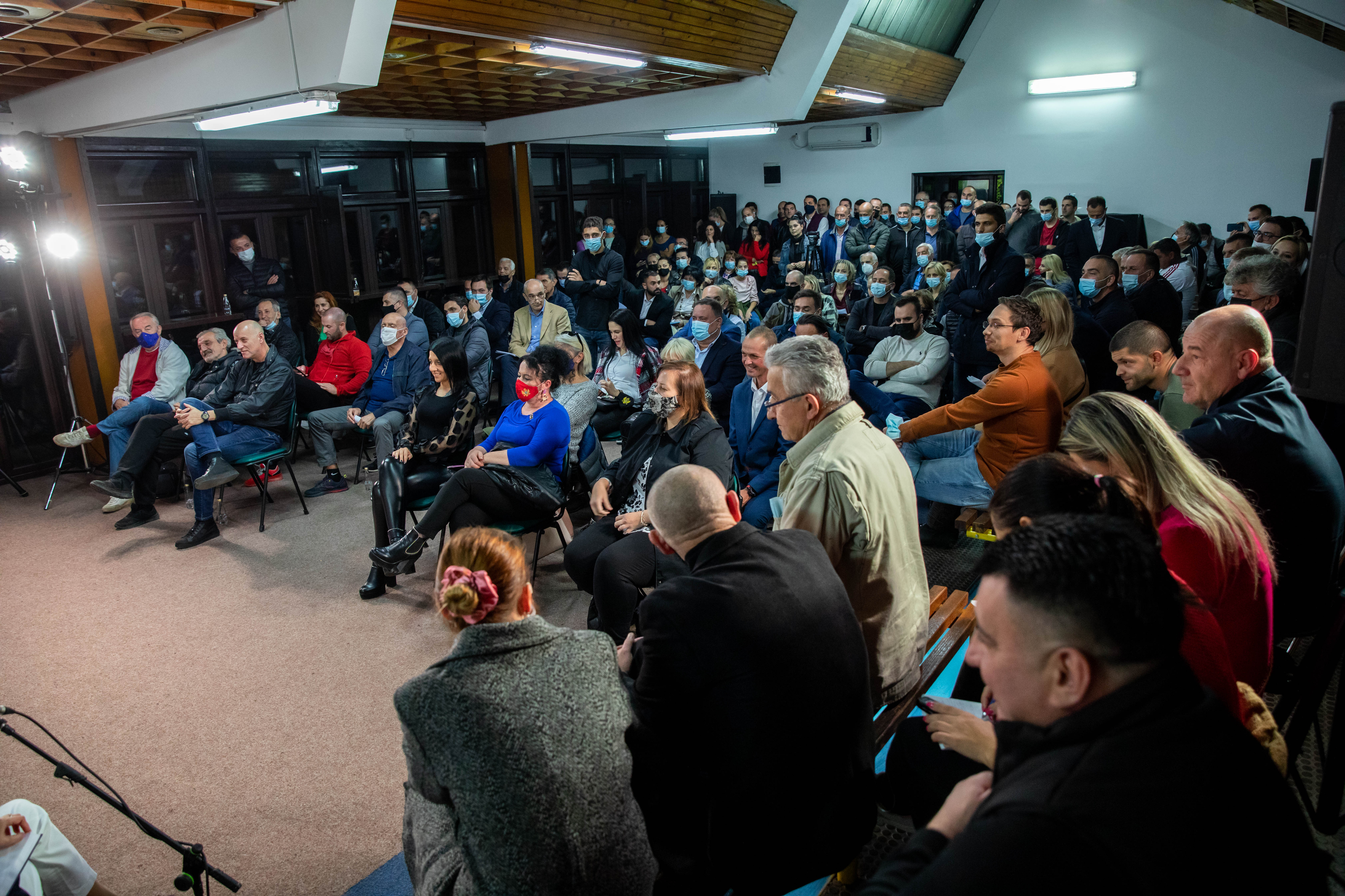 Vuković sa stanovnicima MZ „Zabjelo“ i MZ „Ljubović“; U protekle tri godine uloženo 7,7 miliona eura u razvoj ovog dijela Podgorice