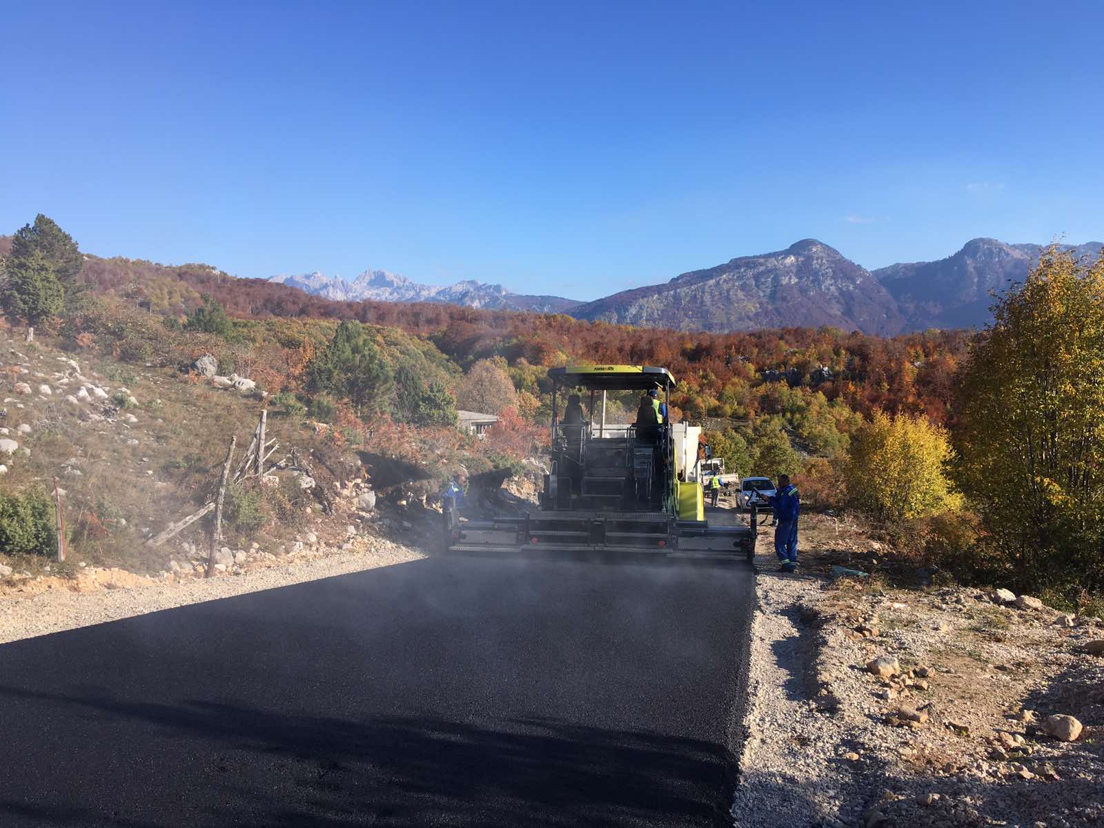 Putevi asfaltiraju putni pravac Zatrijebač-Kučka korita
