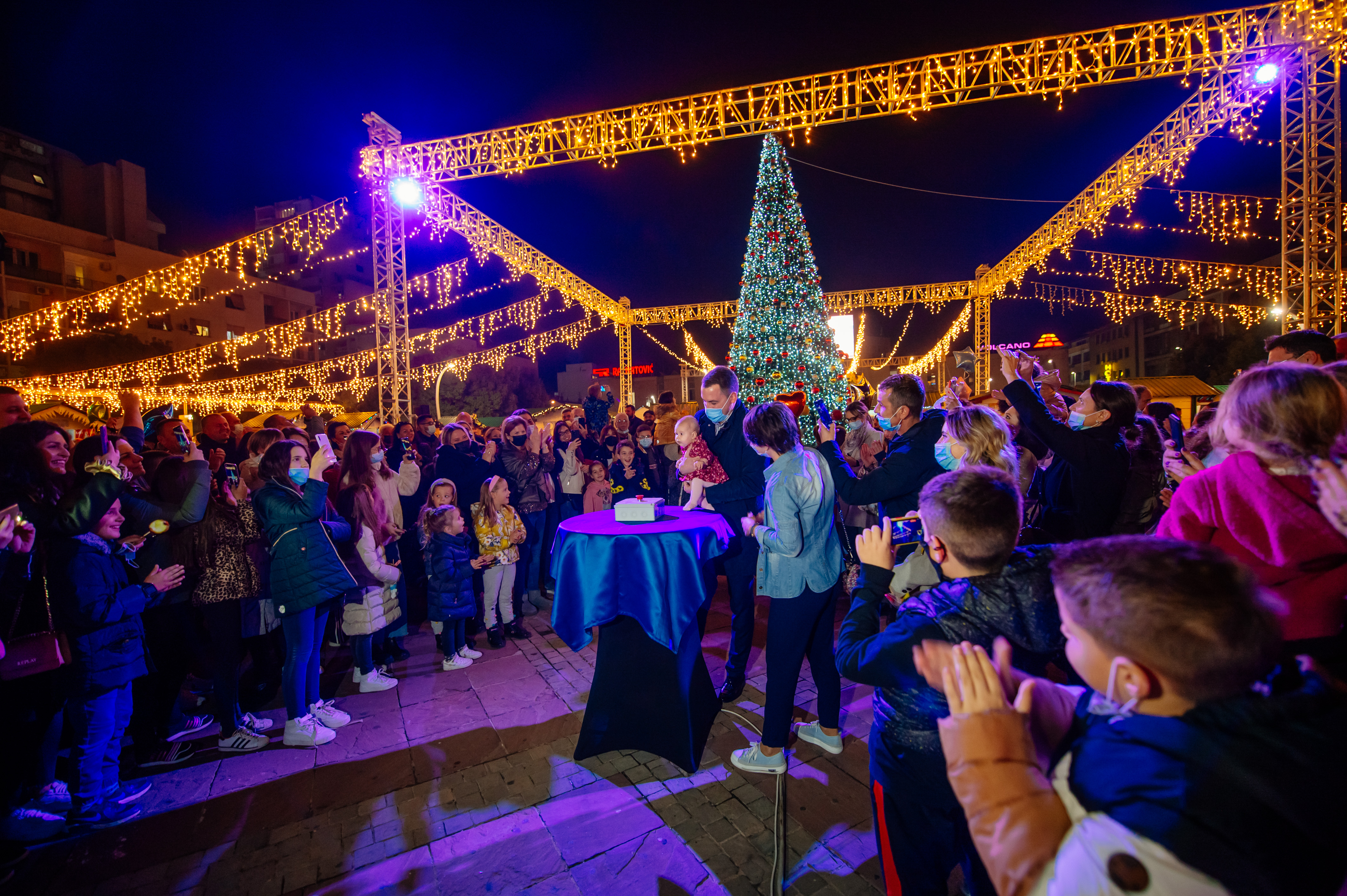 Pazar se vratio u grad- Centar Podgorice do 15. januara u prazničnom duhu