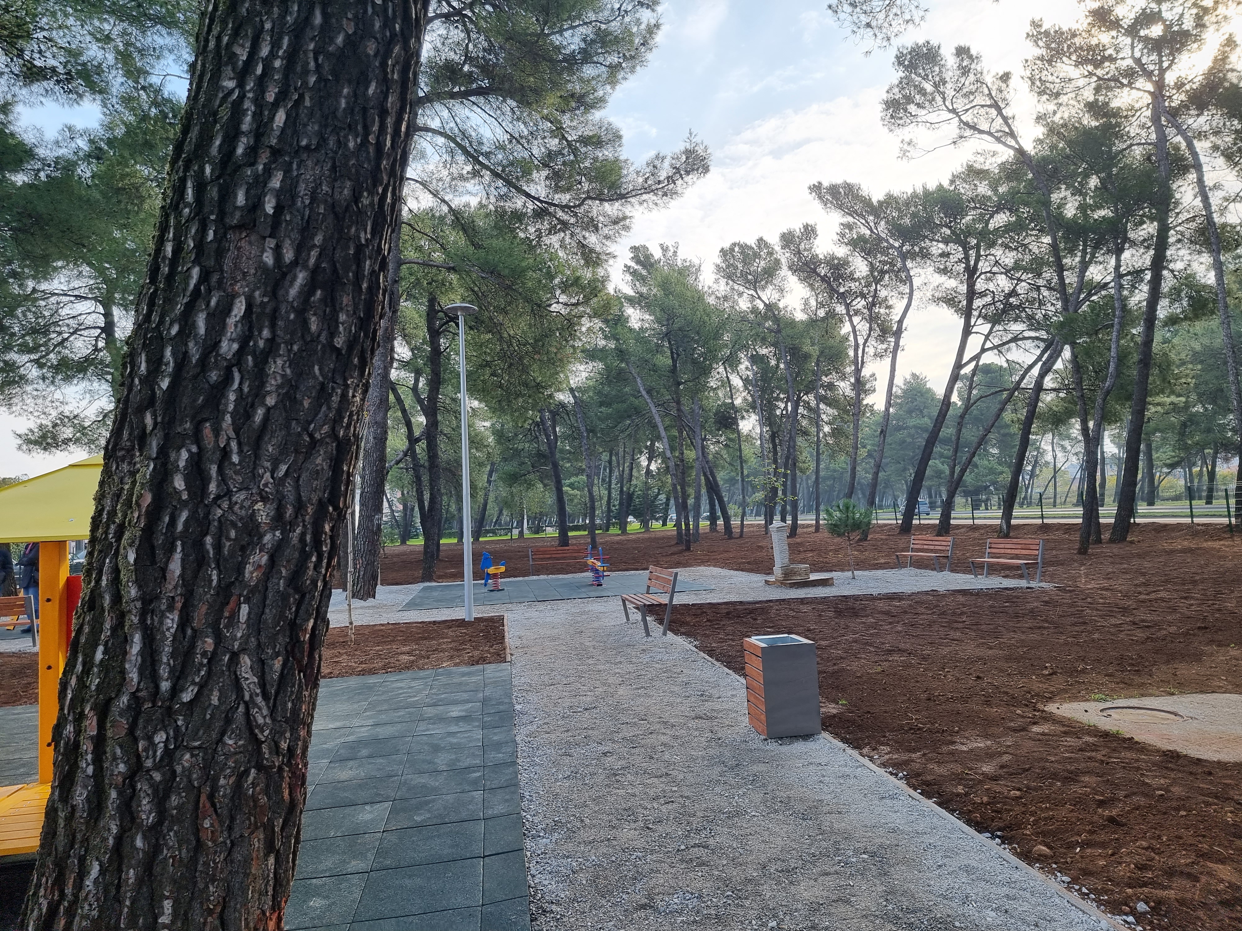 Završeni radovi na uređenju zelene površine u drugom dijelu park-šume Tološi