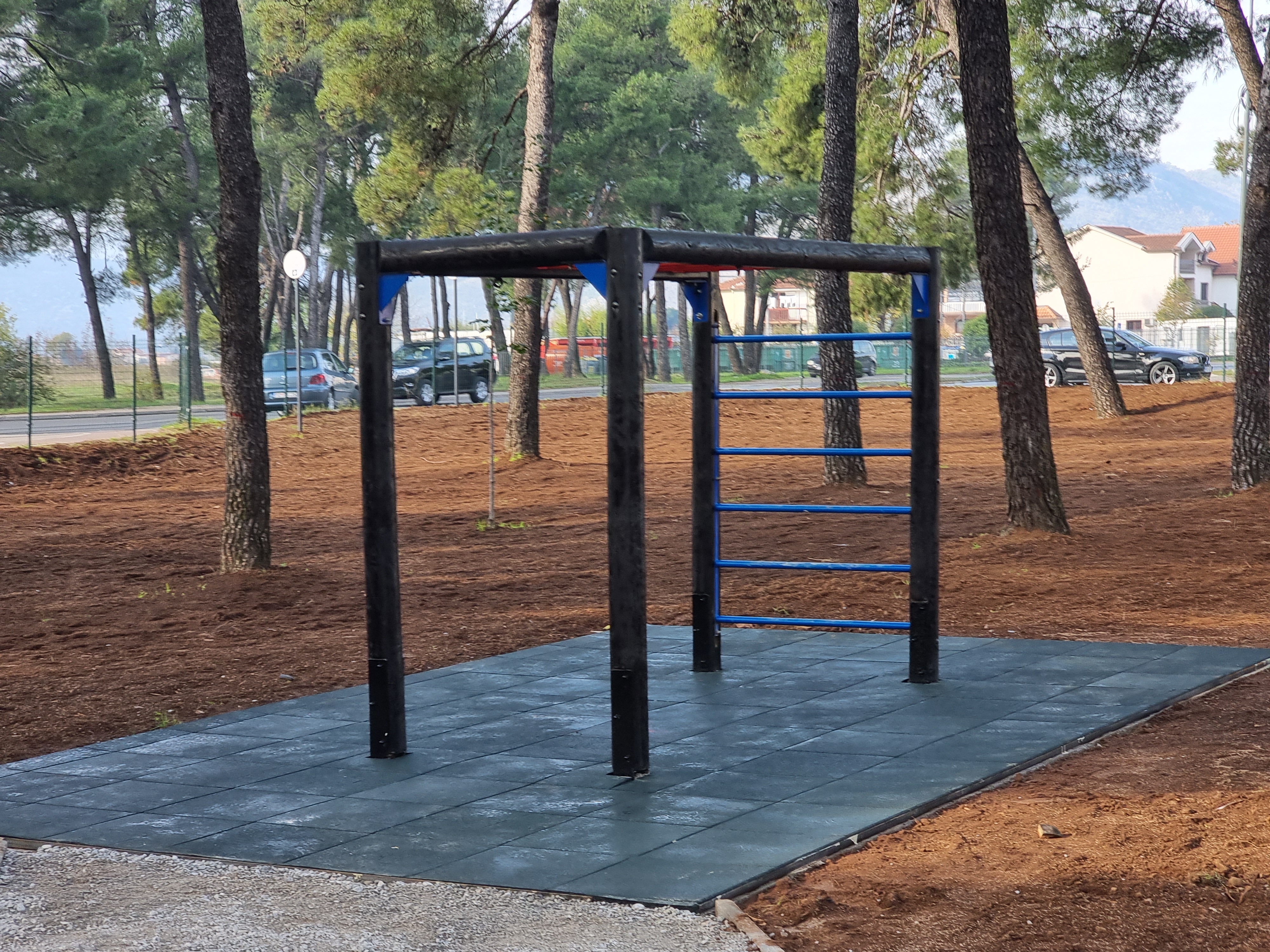 Završeni radovi na uređenju zelene površine u drugom dijelu park-šume Tološi