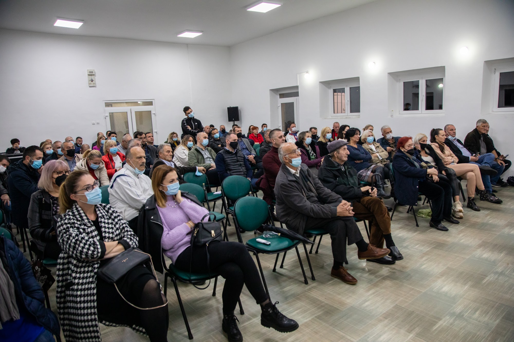 Vuković sa stanovnicima MZ Masline, Jedinstvo, Proleter; Preko 2.560.000 eura uloženo u razvoj ovog dijela grada