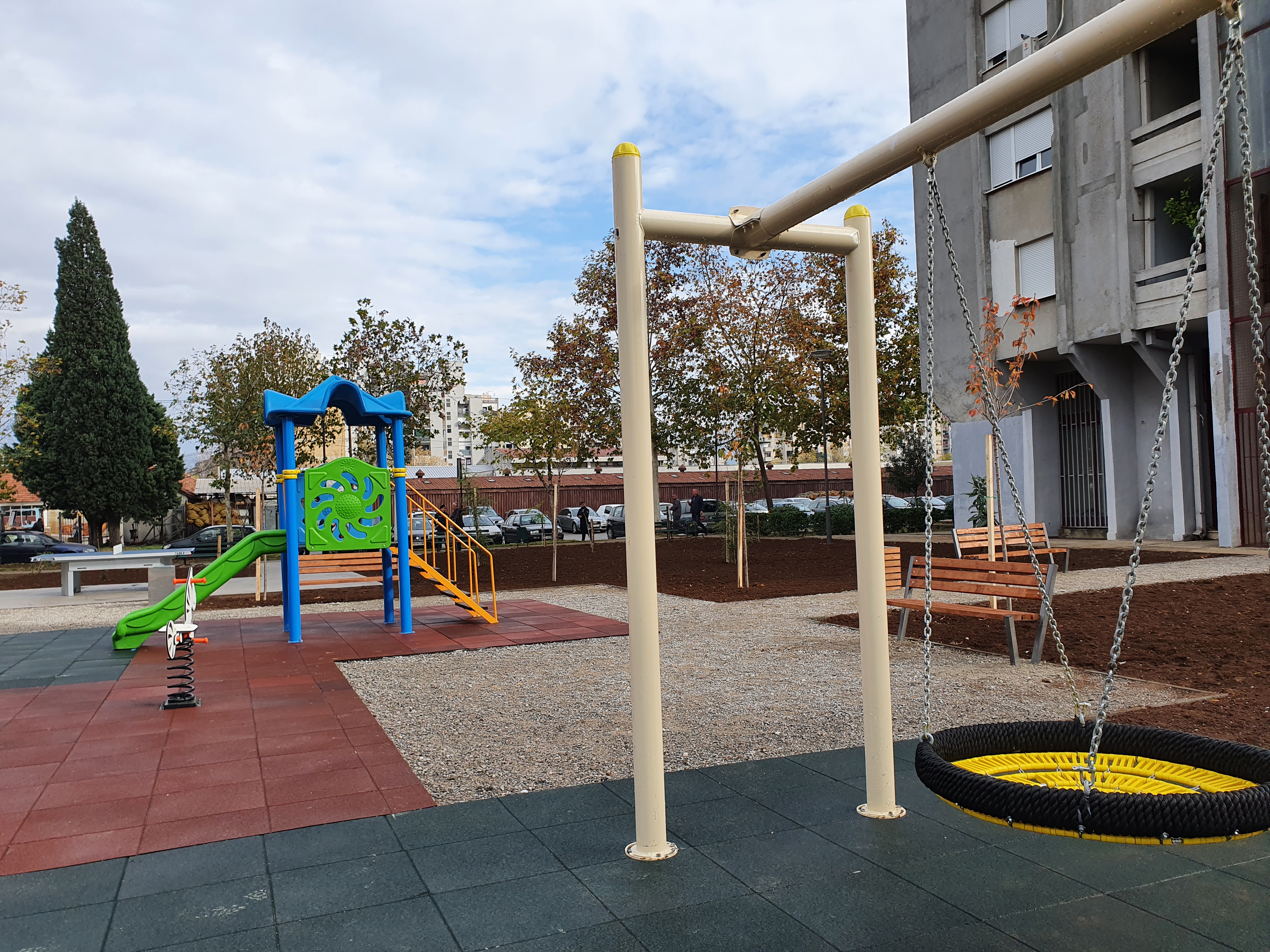 I najmlađi stanovnici Ulice 4. jula dobili su prostor za igru i druženje