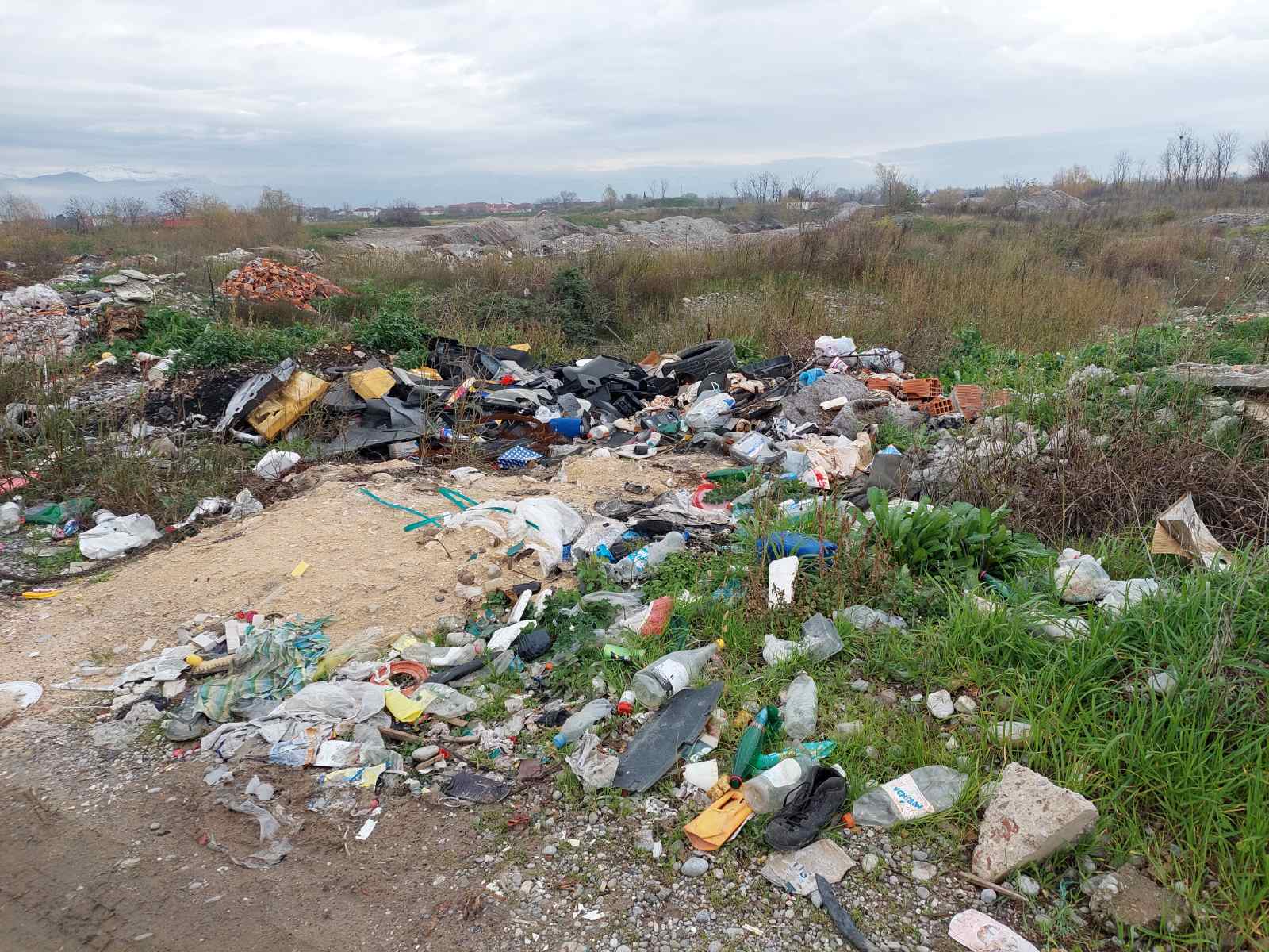 Ekipe gradske Čistoće uklanjanjaju nelegalne deponije na području Golubovaca