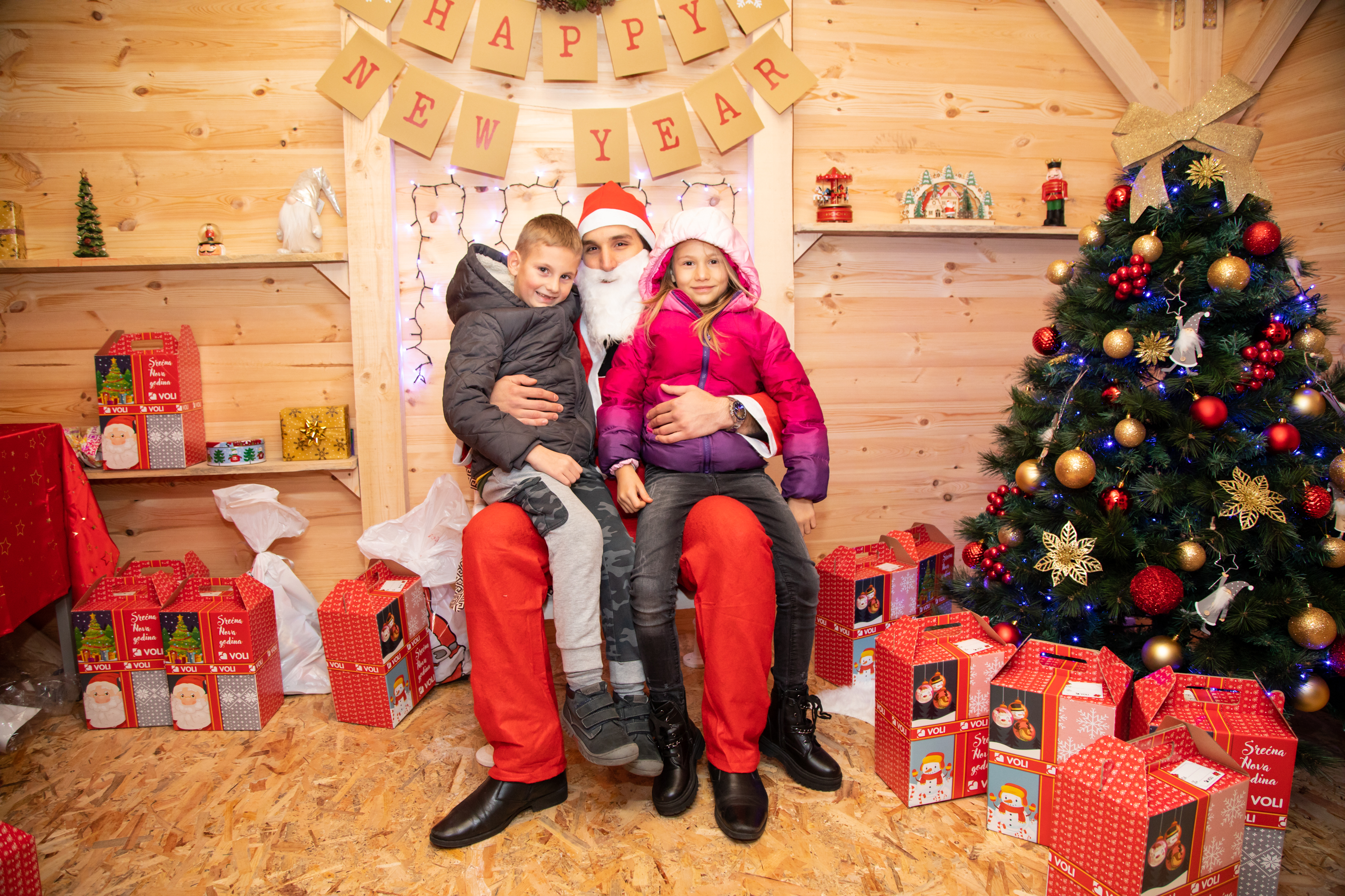 Djeda Mraz stigao na Podgorički praznični pazar