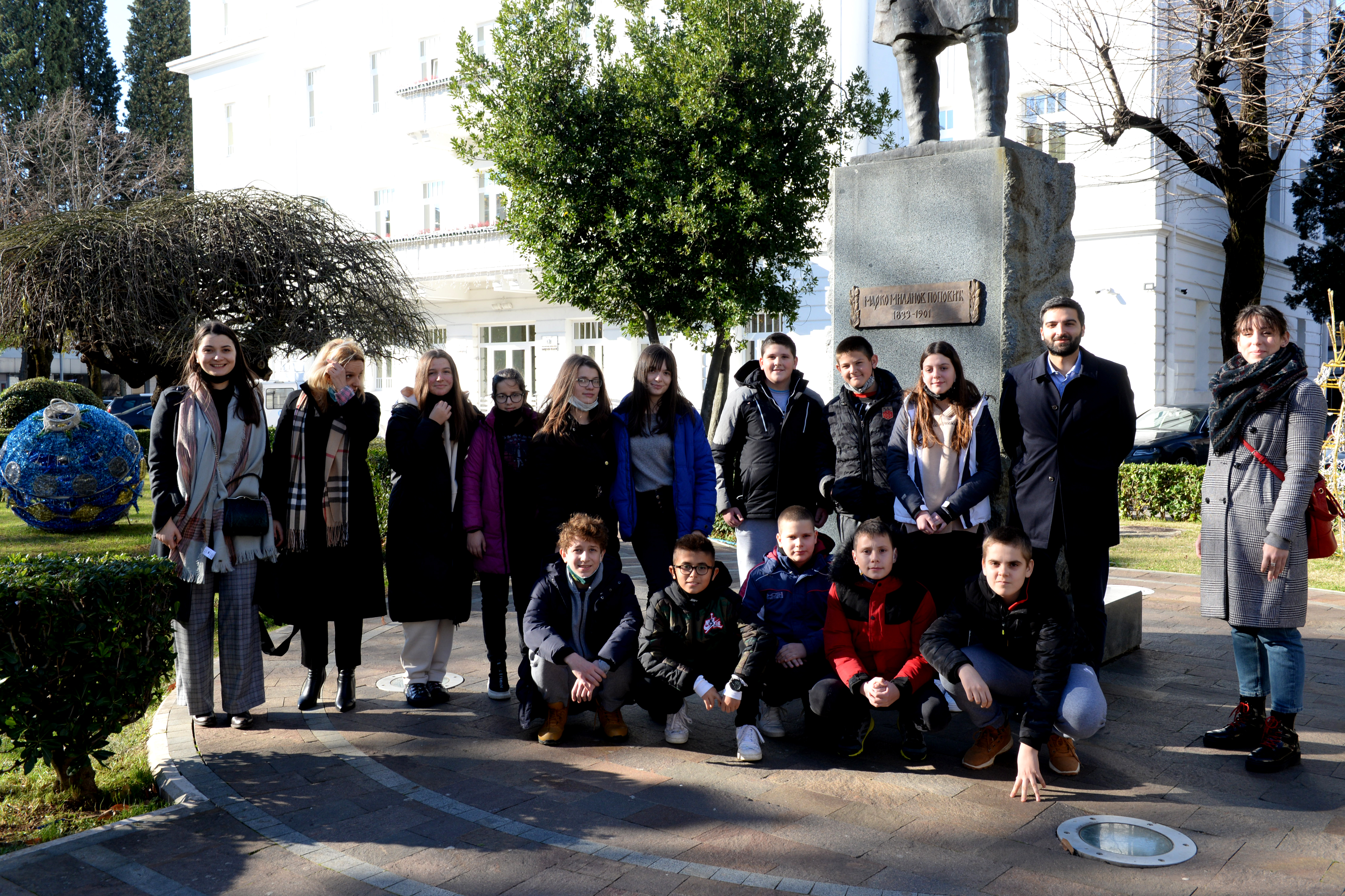 Glavni grad organizovao vožnju električnim vozilom Komšo za učenike OŠ "Marko Miljanov"