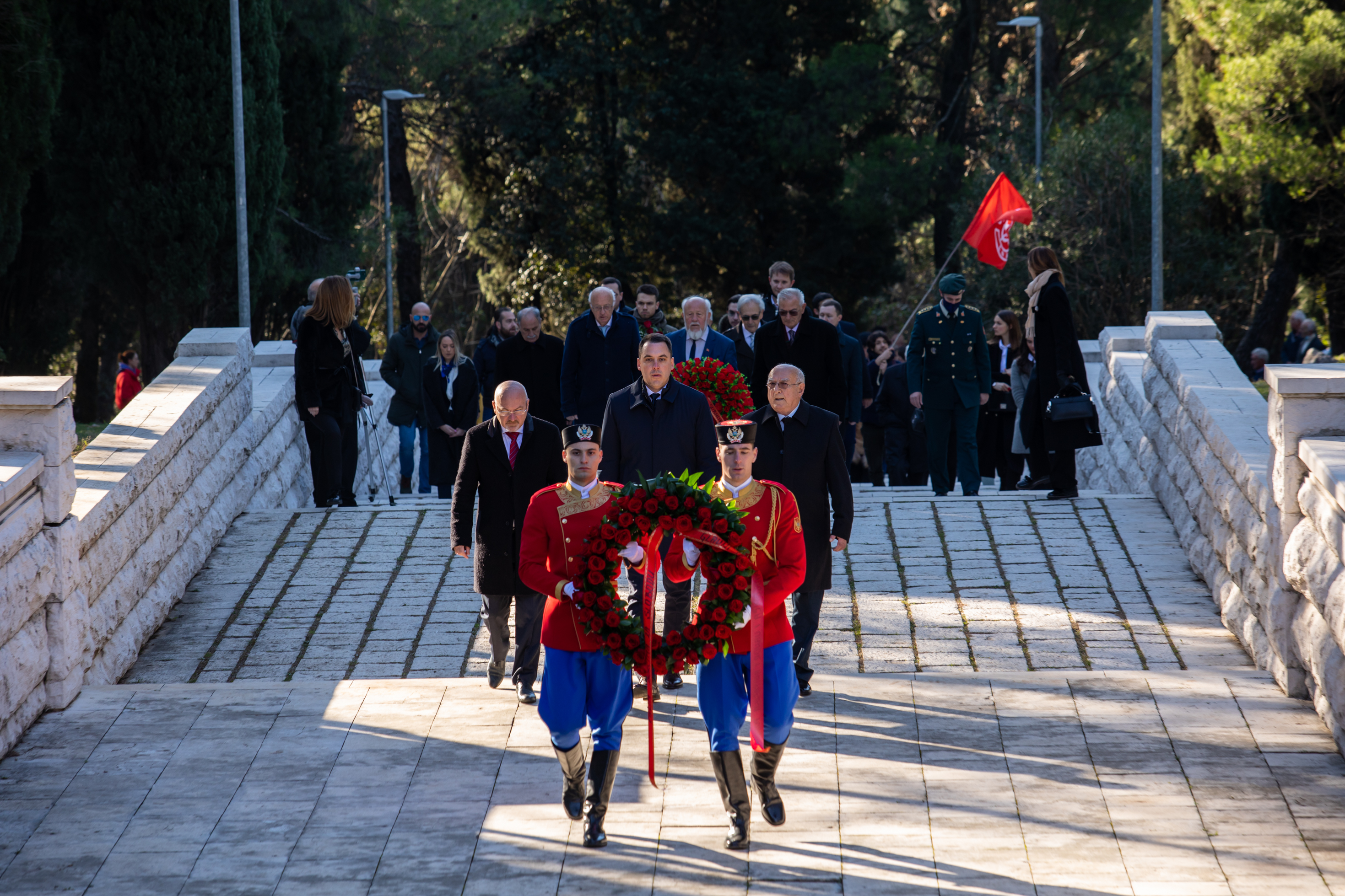 Delegacija Glavnog grada položila vijenac na spomenik Partizanu borcu na Gorici