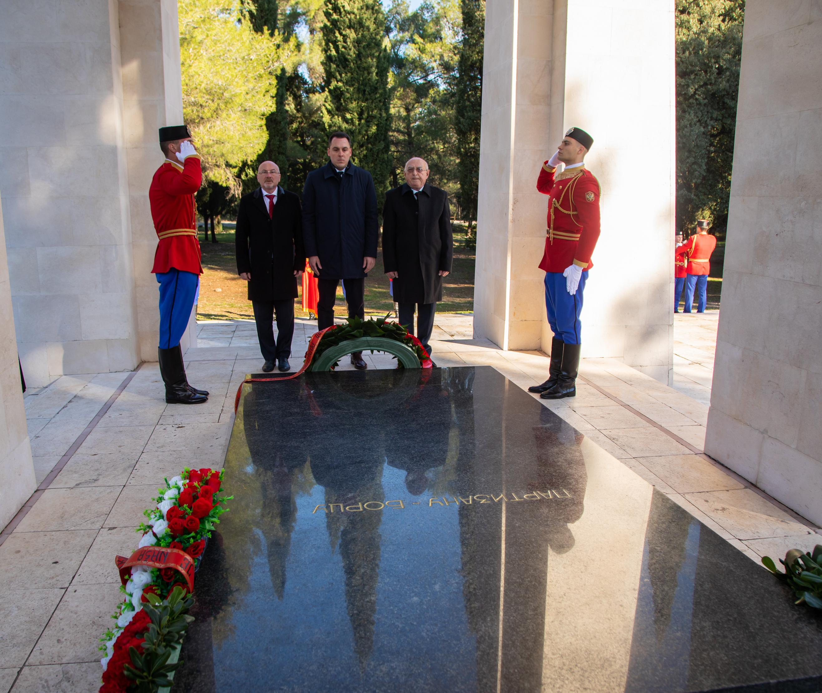 Delegacija Glavnog grada položila vijenac na spomenik Partizanu borcu na Gorici