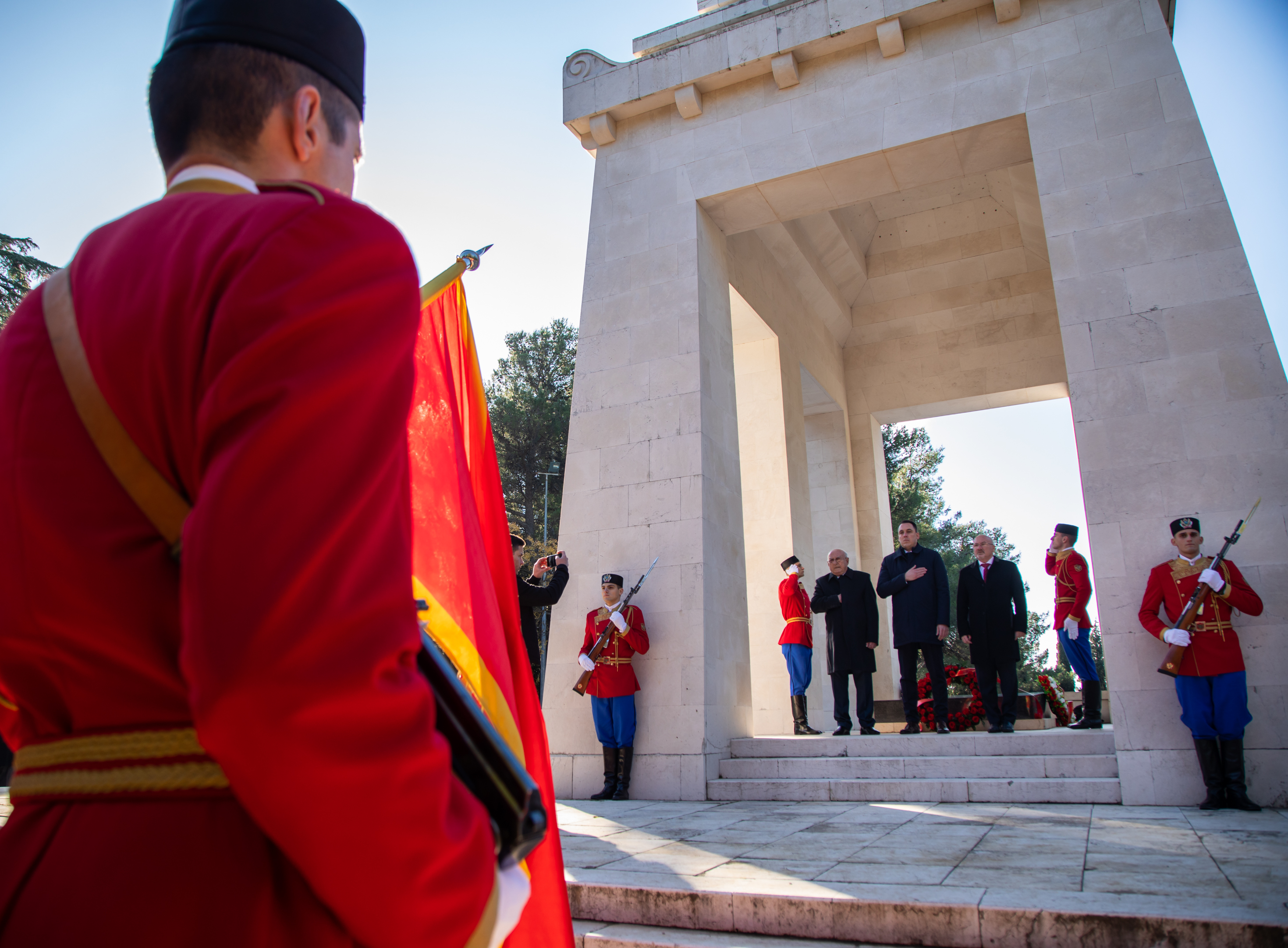 Delegacija Glavnog grada položila vijenac na spomenik Partizanu borcu na Gorici