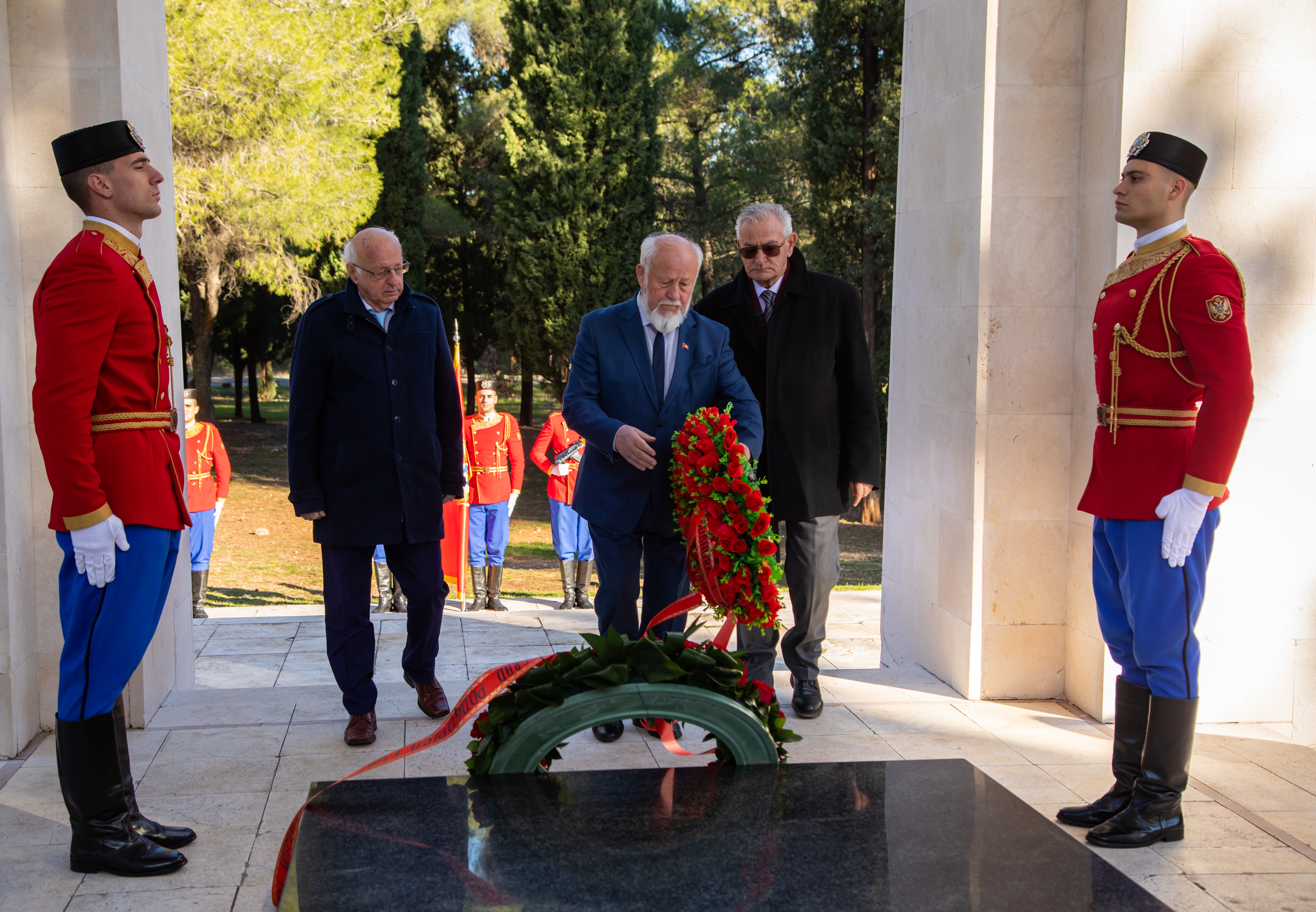 Delegacija Glavnog grada položila vijenac na spomenik Partizanu borcu na Gorici