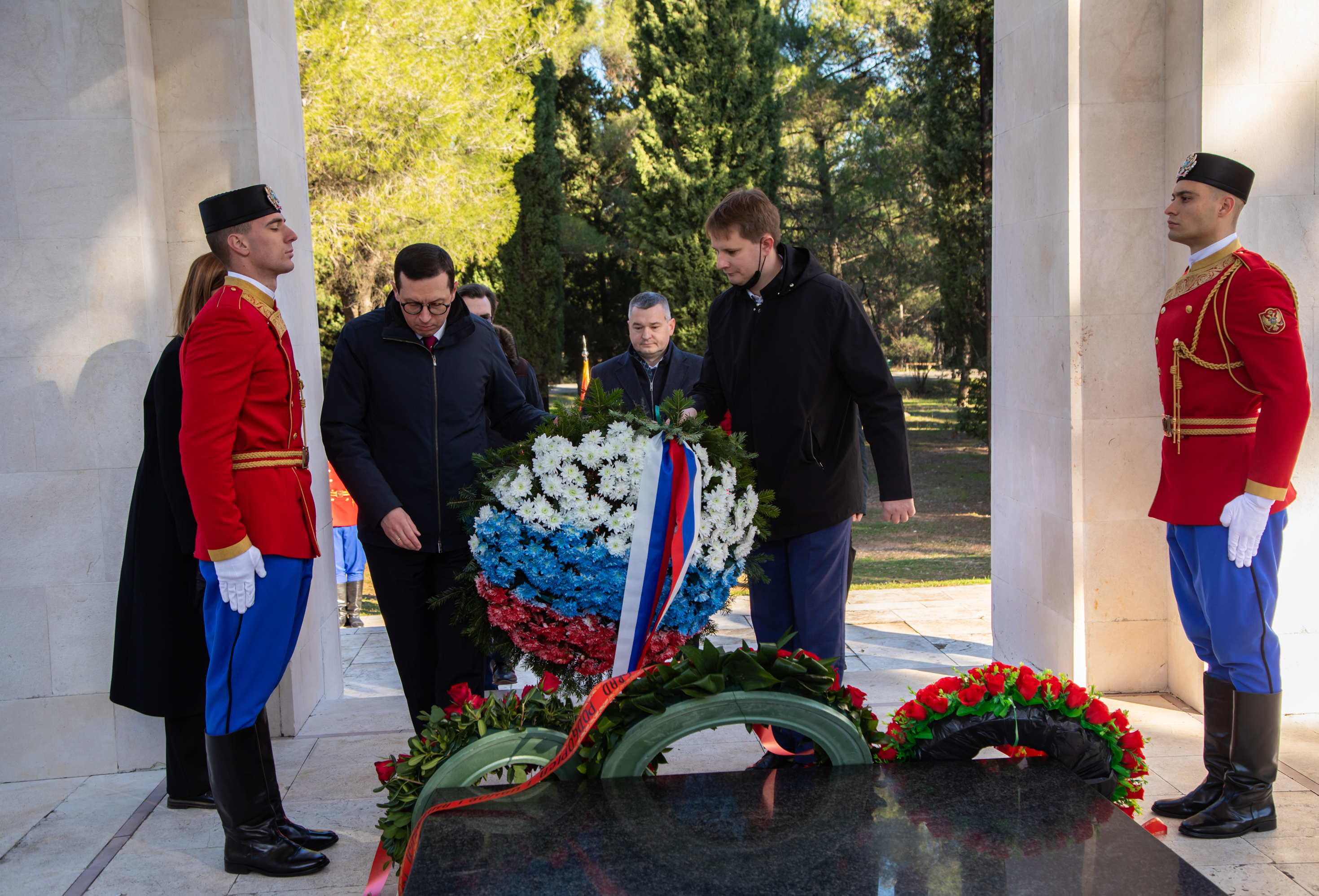 Delegacija Glavnog grada položila vijenac na spomenik Partizanu borcu na Gorici