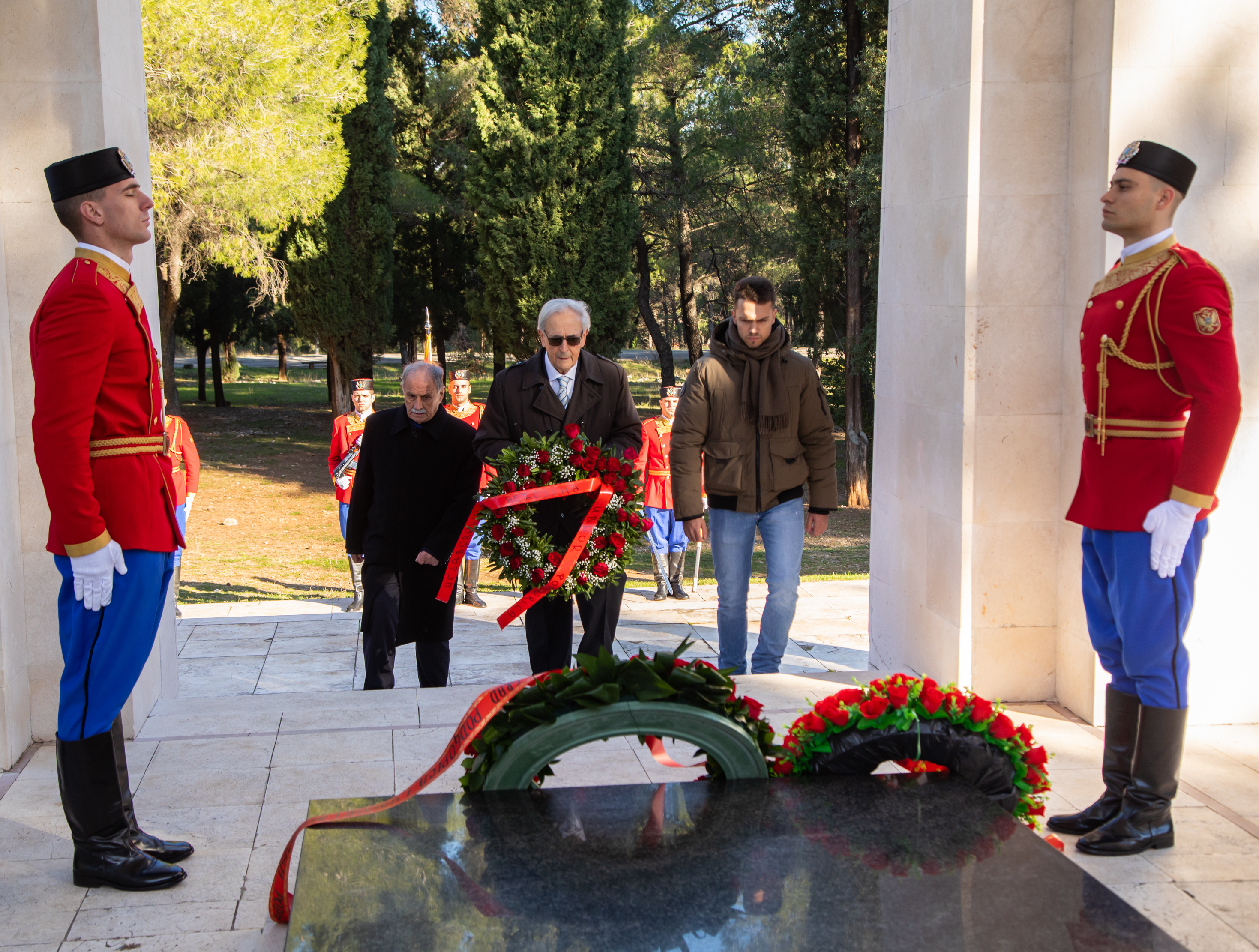 Delegacija Glavnog grada položila vijenac na spomenik Partizanu borcu na Gorici