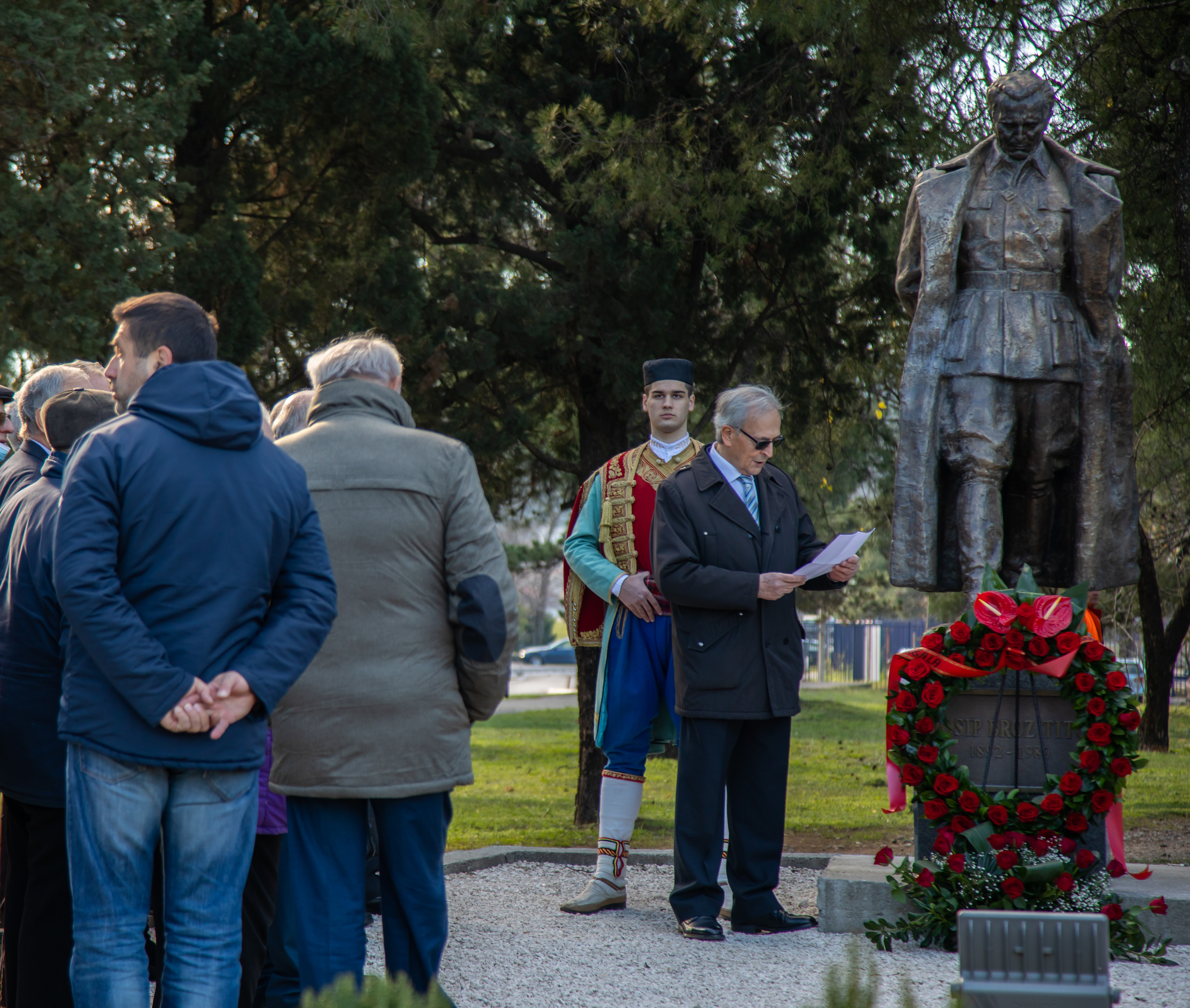 Delegacija Glavnog grada položila vijenac na spomenik Partizanu borcu na Gorici