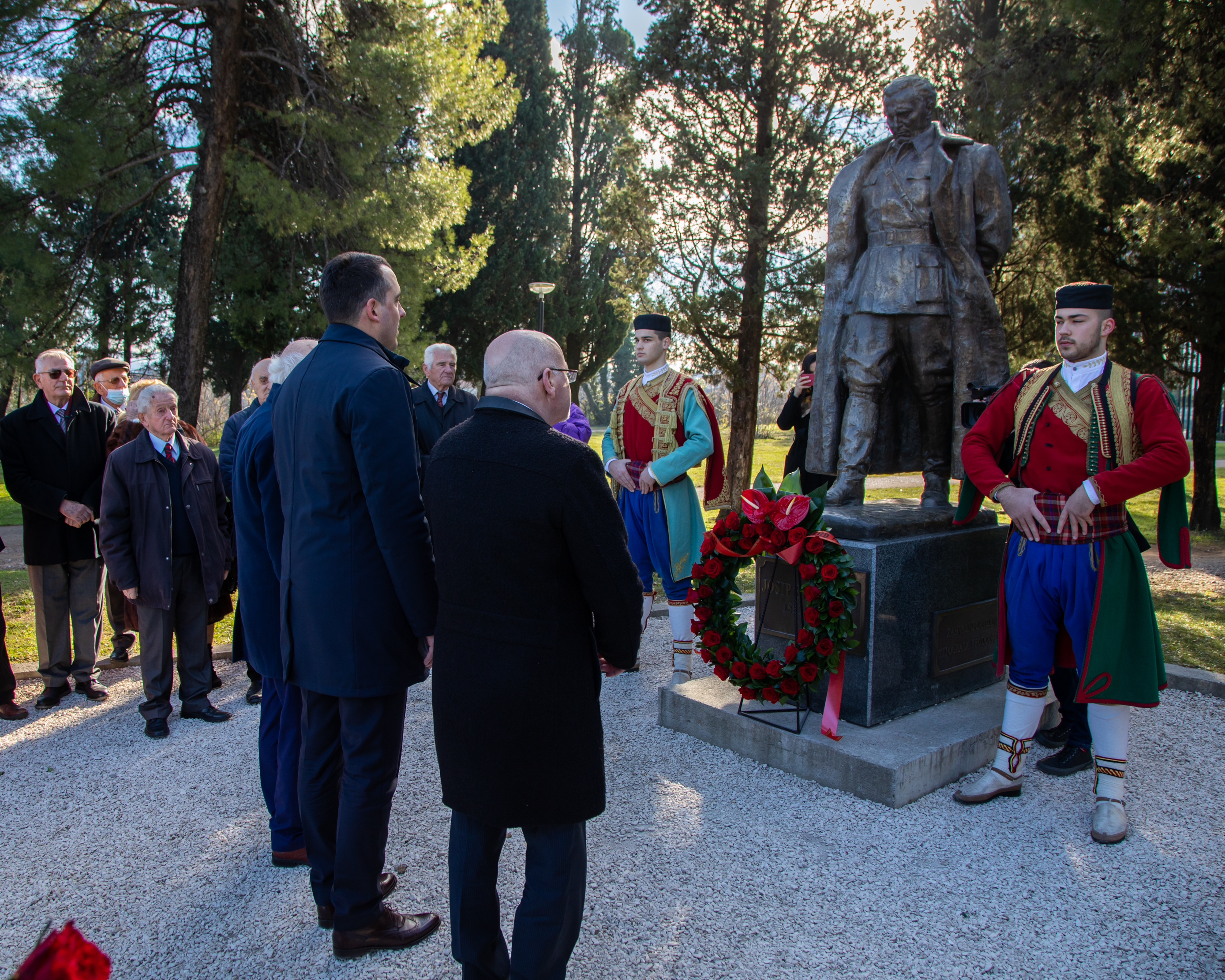 Delegacija Glavnog grada položila vijenac na spomenik Partizanu borcu na Gorici