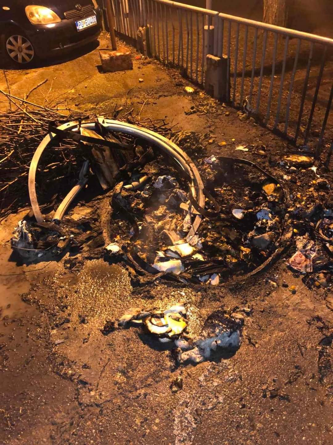 Apel građanima da čuvaju zajedničku imovinu; Uništeni kontejneri na više lokacija u Podgorici