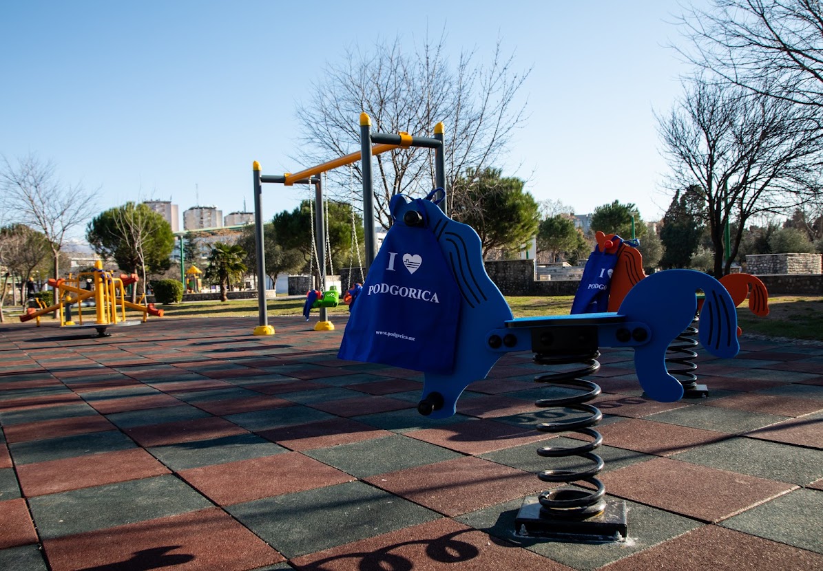 Izgrađena dva dječija igrališta na Pobrežju; Uskoro i novi poligon