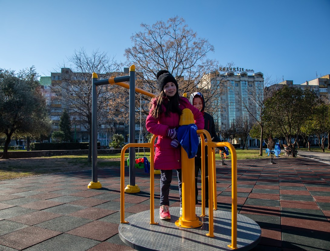 Izgrađena dva dječija igrališta na Pobrežju; Uskoro i novi poligon
