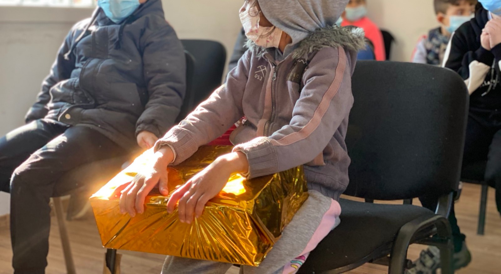 Socijalno ugroženim porodicama sa područja Konika uručeni dječiji paketići i drva za ogrjev