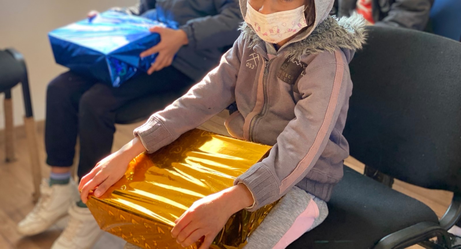 Socijalno ugroženim porodicama sa područja Konika uručeni dječiji paketići i drva za ogrjev