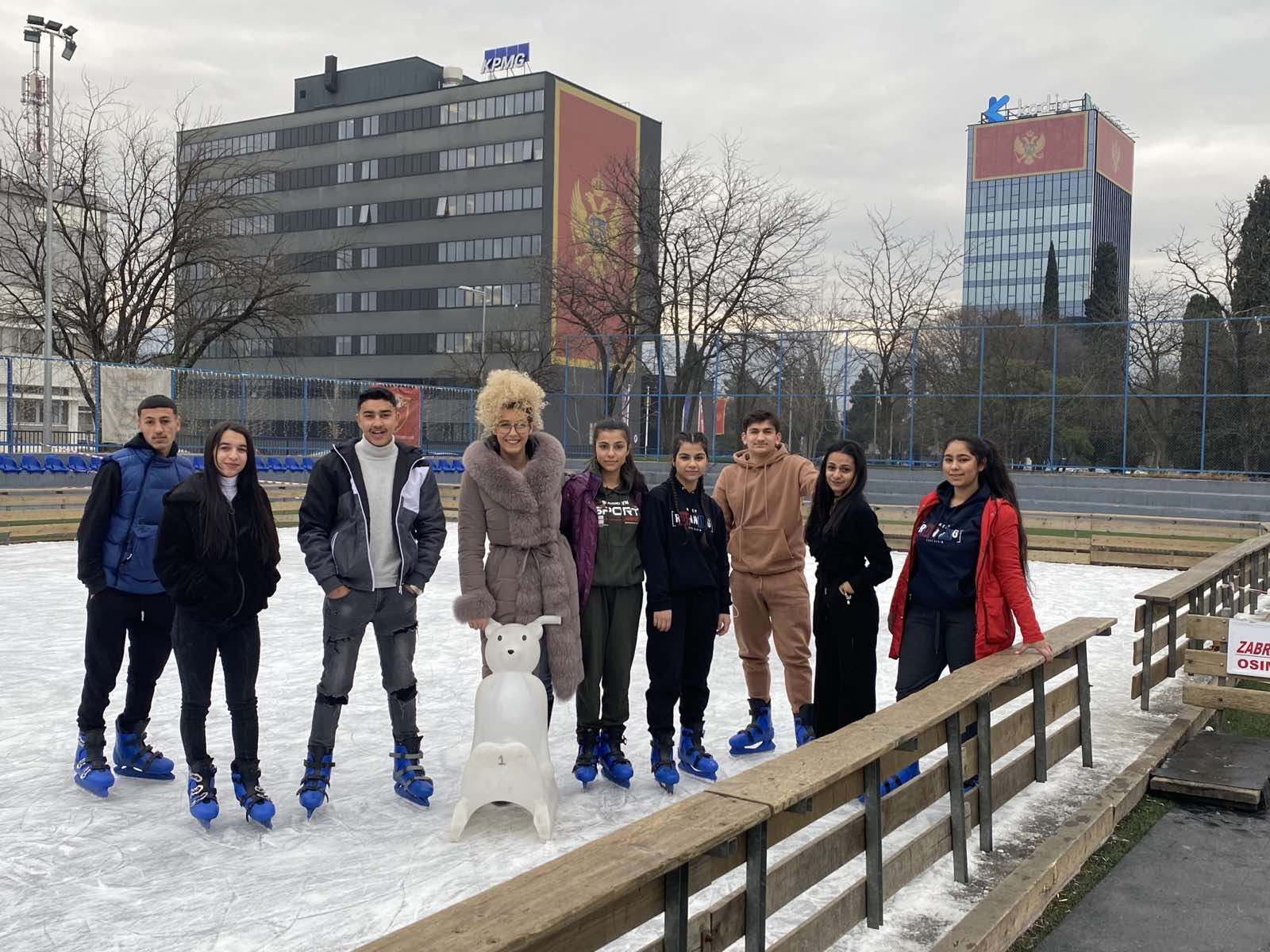 Sekretarijat za socijalno staranje Glavnog grada: Pripadnici RE populacije uživali na klizalištu