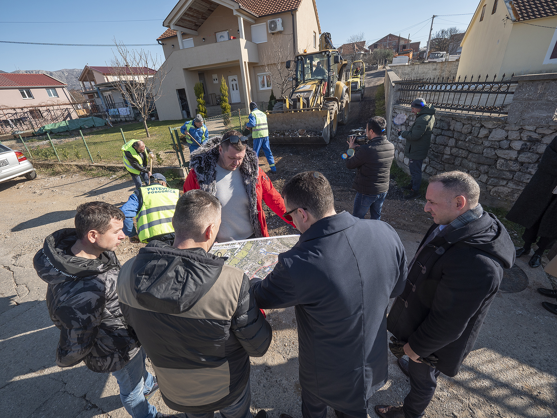 U toku je asfaltiranje više saobraćajnica na Kakarickoj gori