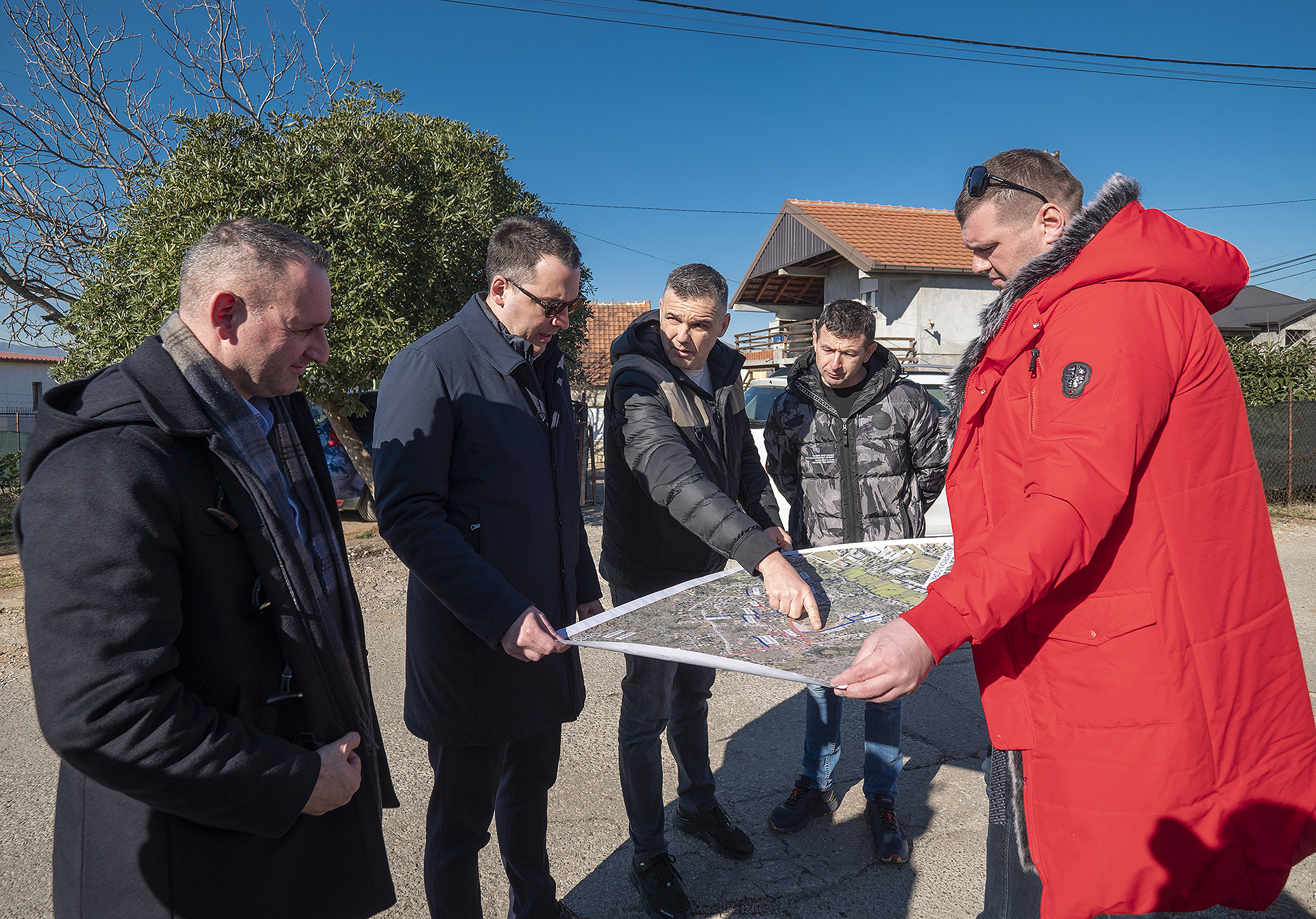 U toku je asfaltiranje više saobraćajnica na Kakarickoj gori