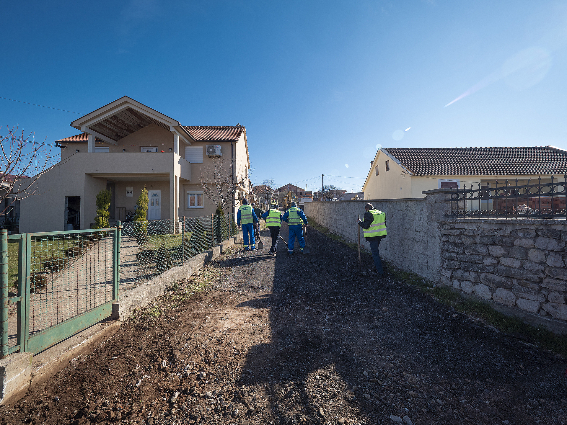U toku je asfaltiranje više saobraćajnica na Kakarickoj gori