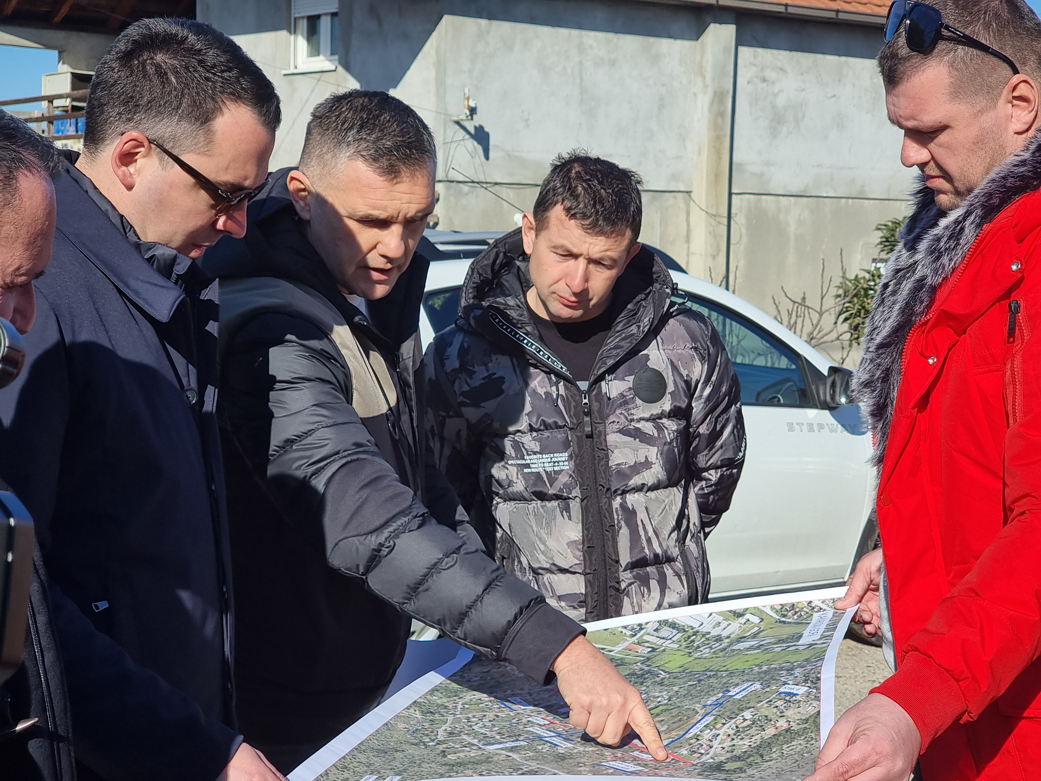 U toku je asfaltiranje više saobraćajnica na Kakarickoj gori